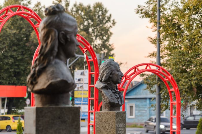 Бронницы. Бюсты декабристов