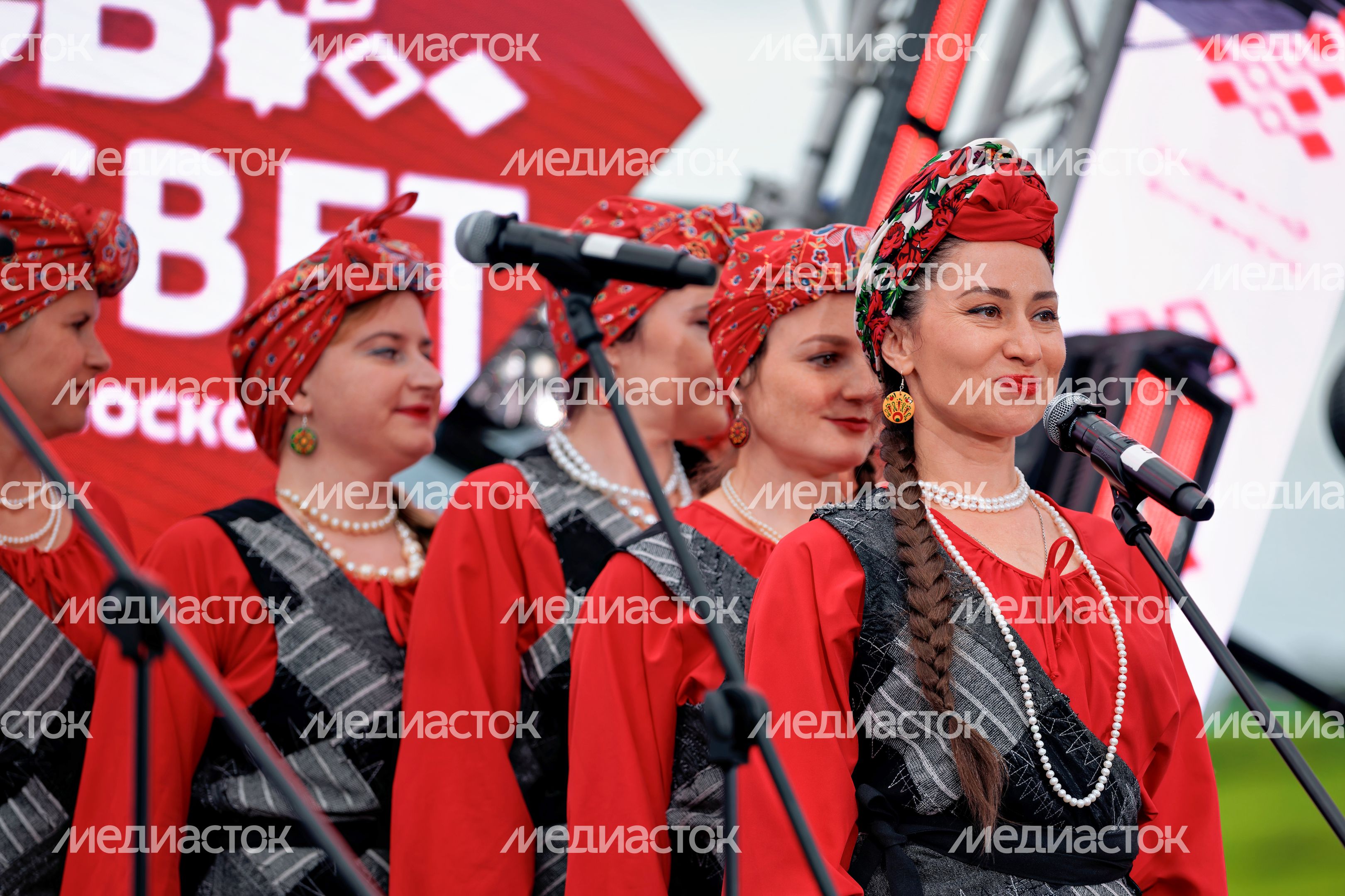 Дарья Винокурова и группа «Семейное дело» из Мытищ заняла 1 место на фестивале этнической культуры «РУСь_СВЕТ» Дарья Винокурова и группа «Семейное дело» из Мытищ заняла 1 место на фестивале этнической культуры «РУСь_СВЕТ»