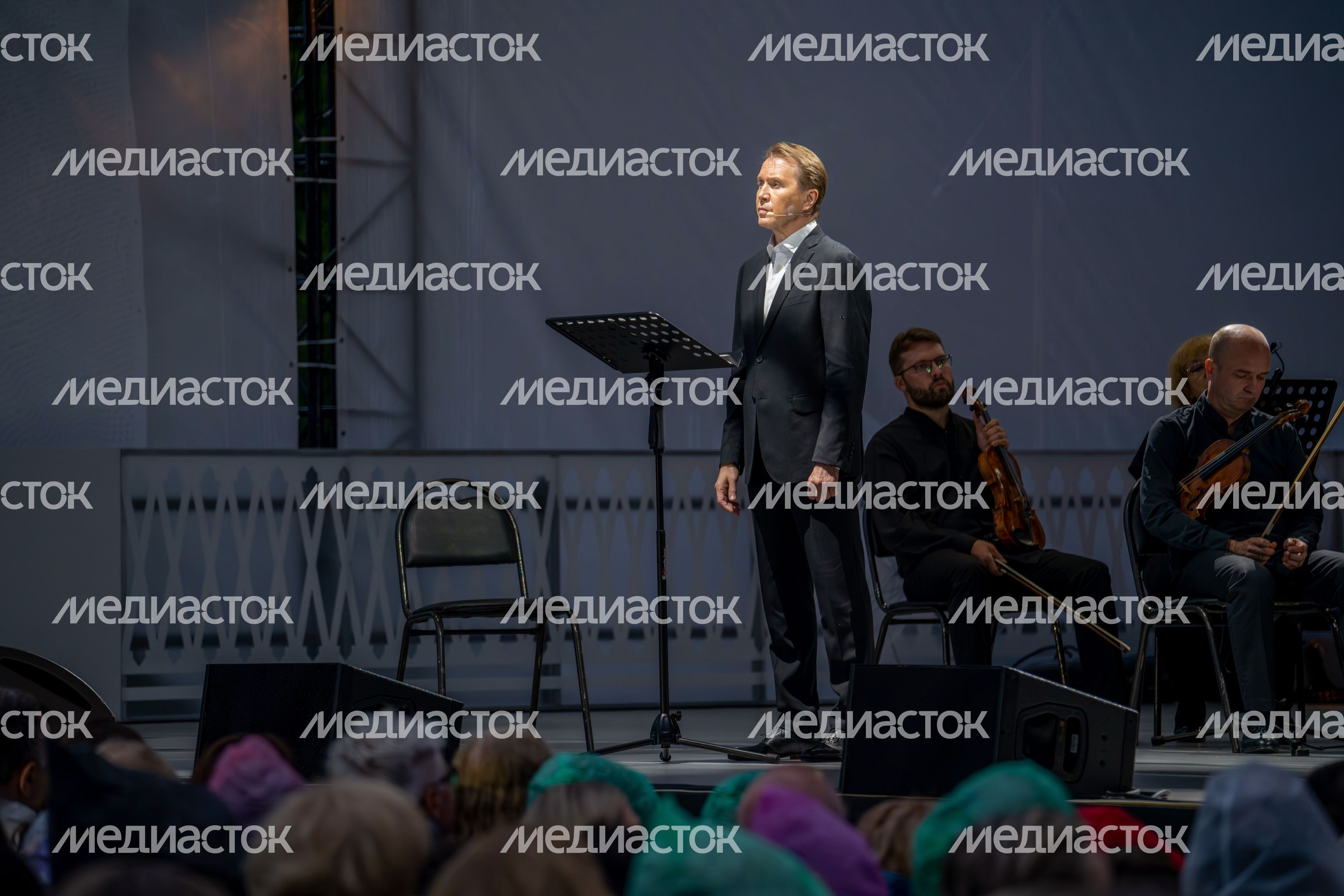 Актер Евгений Миронов в спектакле-концерте «Бедные люди» на Международном фестивале искусств П.И. Чайковского в Клину