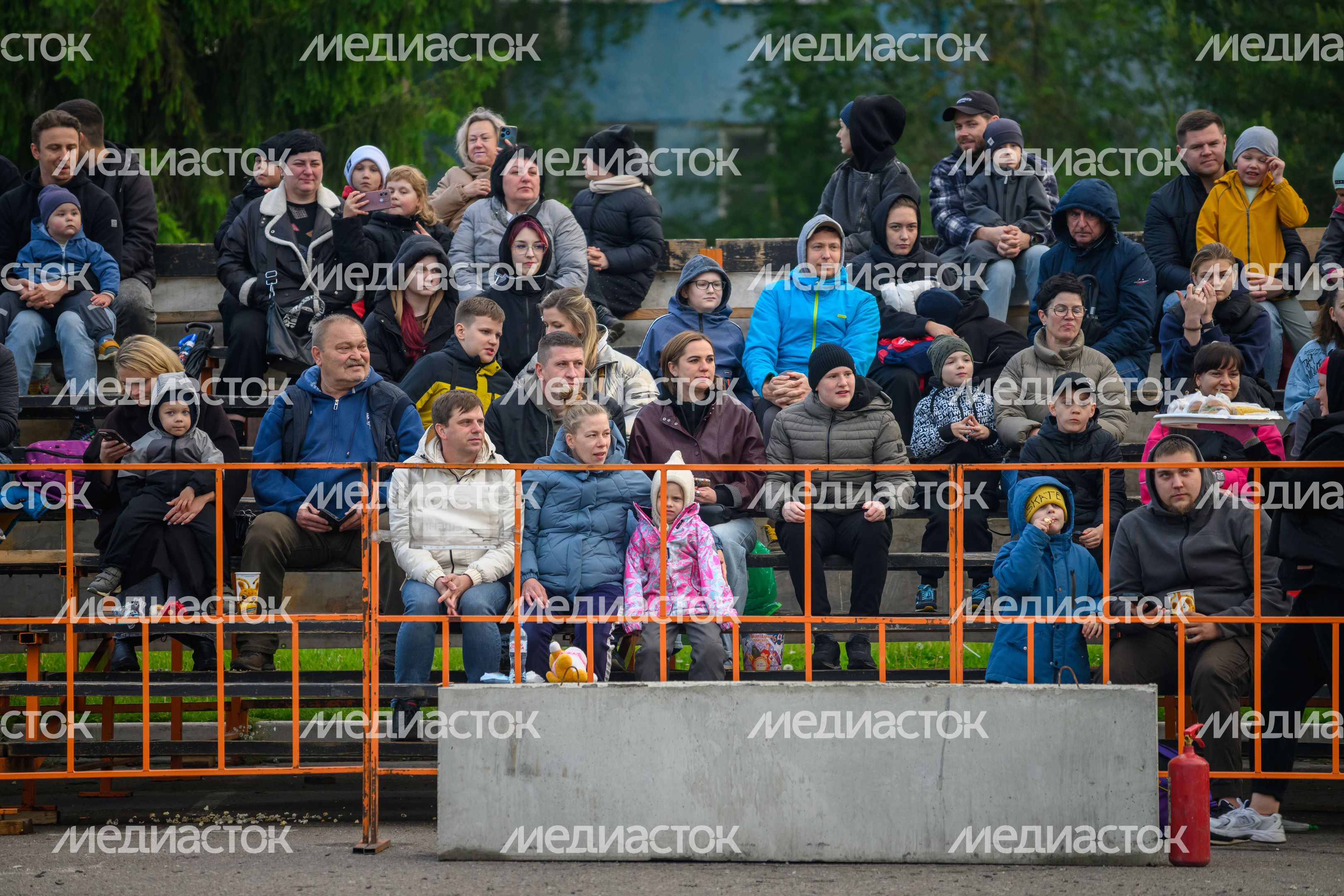 Невероятные трюки на автомобилях на шоу каскадеров в Чехове Невероятные трюки на автомобилях на шоу каскадеров в Чехове