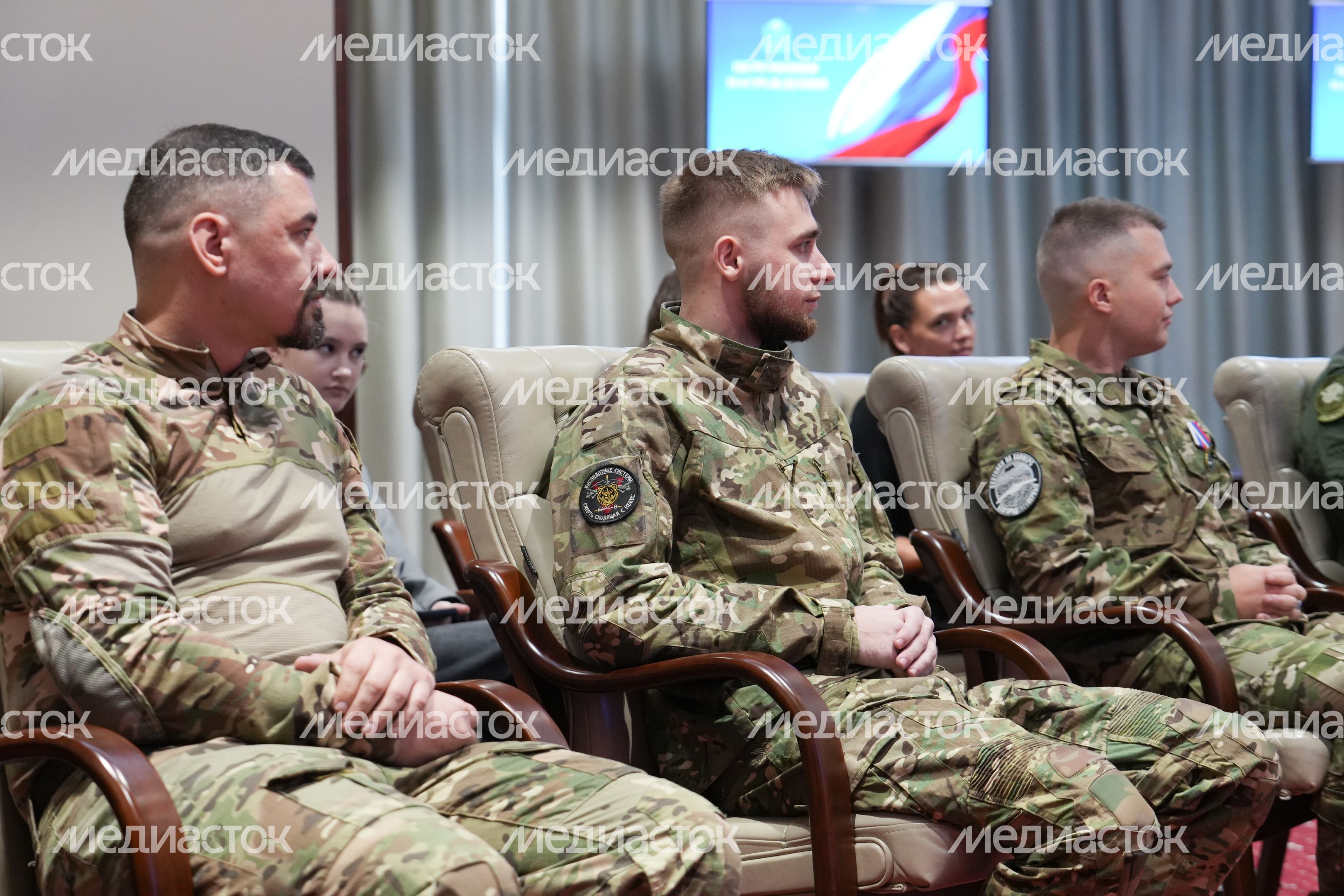 Добровольцам из Подмосковья вручили ордена и медали