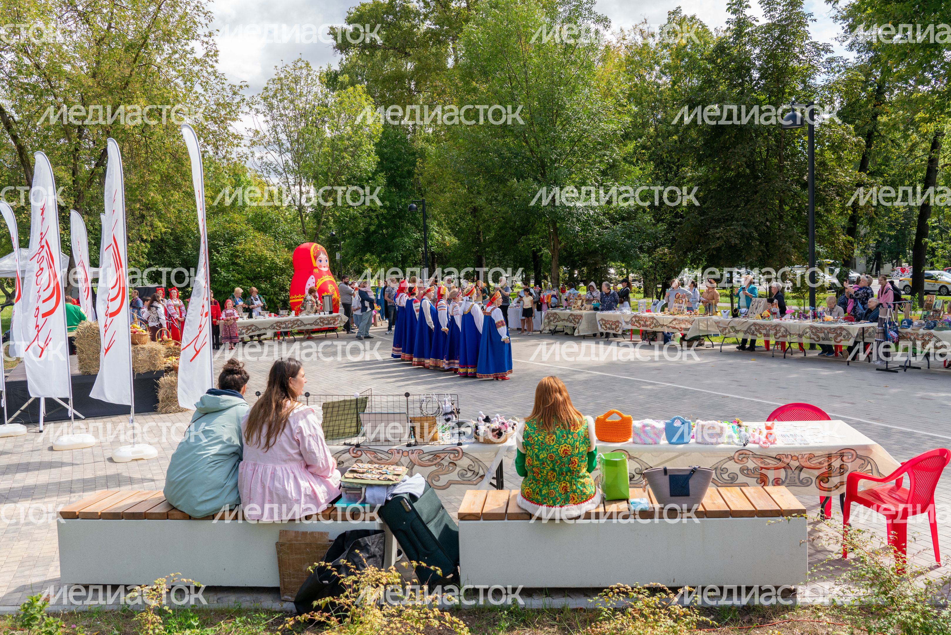 Народные творческие коллективы выступили на празднике Яблочного Спаса в Яблоневом сквере Красногорска Народные творческие коллективы выступили на празднике Яблочного Спаса в Яблоневом сквере Красногорска