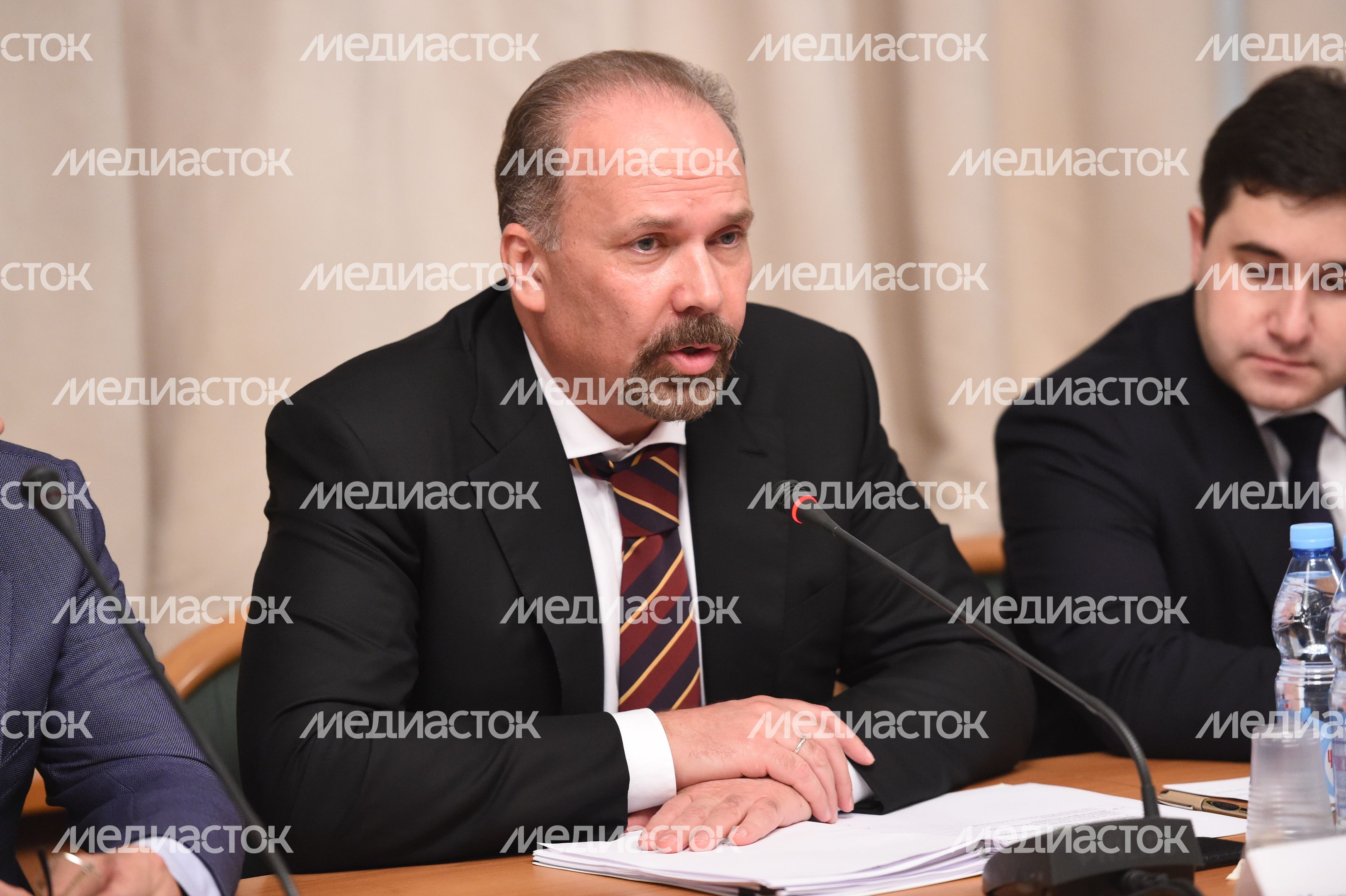Властей Подмосковья попросили согласовать с дольщиками дорожную карту по решению проблем Властей Подмосковья попросили согласовать с дольщиками дорожную карту по решению проблем