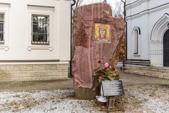 Сергиев Посад. Сергиевский храм. Осень