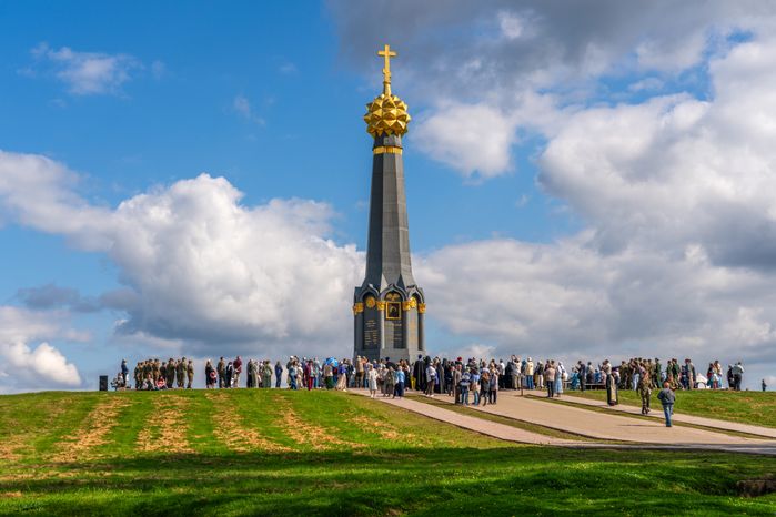 Памятные мероприятия у батареи Раевского на Бородинском поле в День воинской славы России