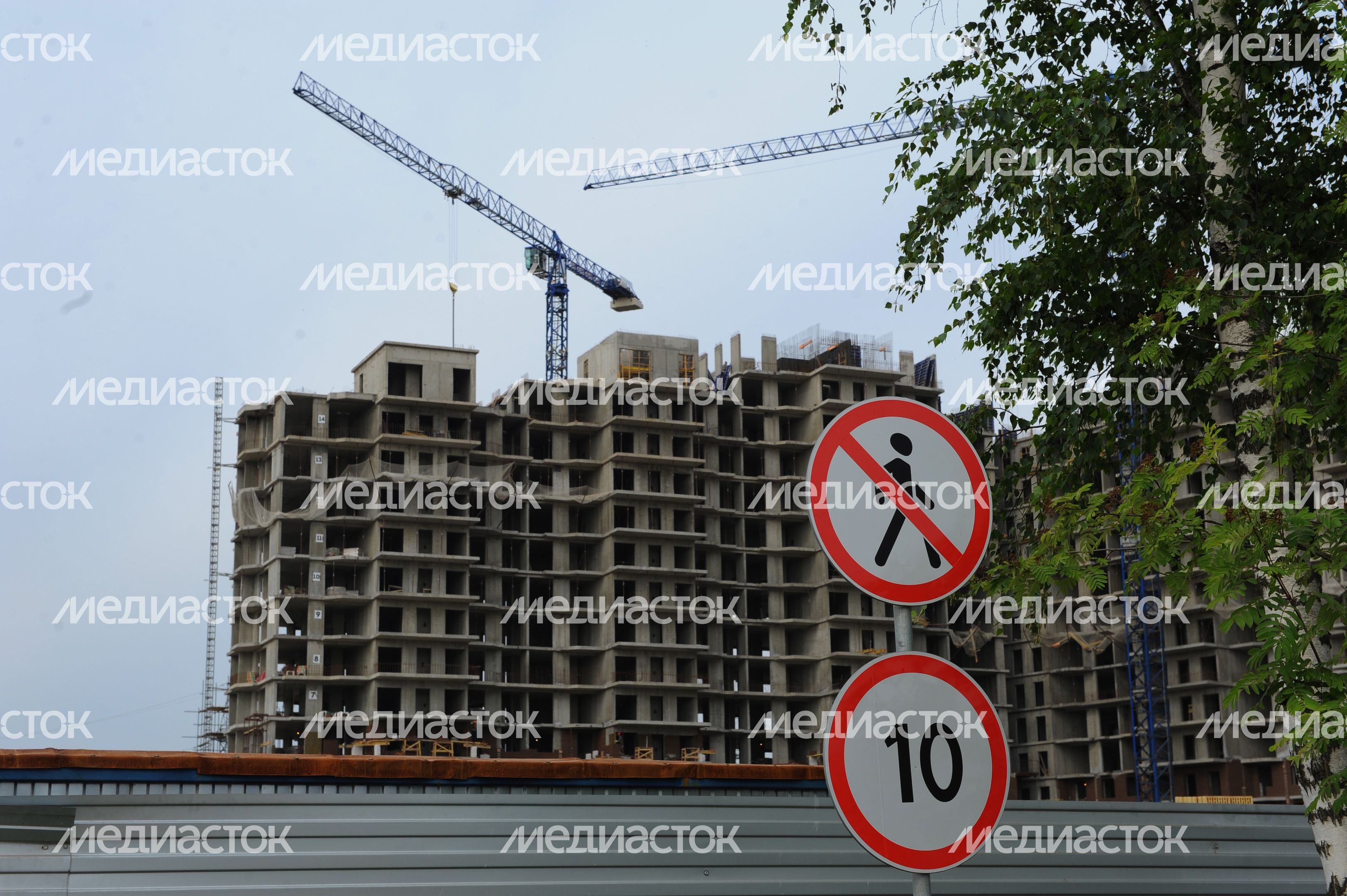 Рейд по пресечению незаконной миграции на стройке в Химках Рейд по пресечению незаконной миграции на стройке в Химках