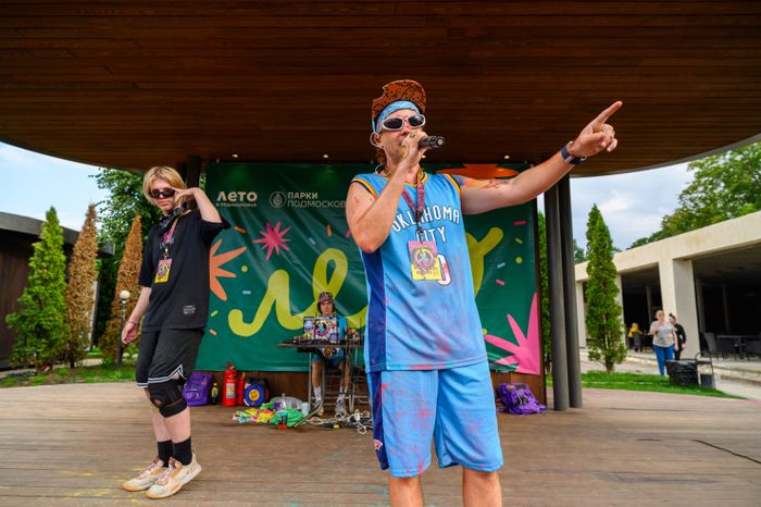 Фестиваль красок Holi Dance в Наташинском парке в Люберцах