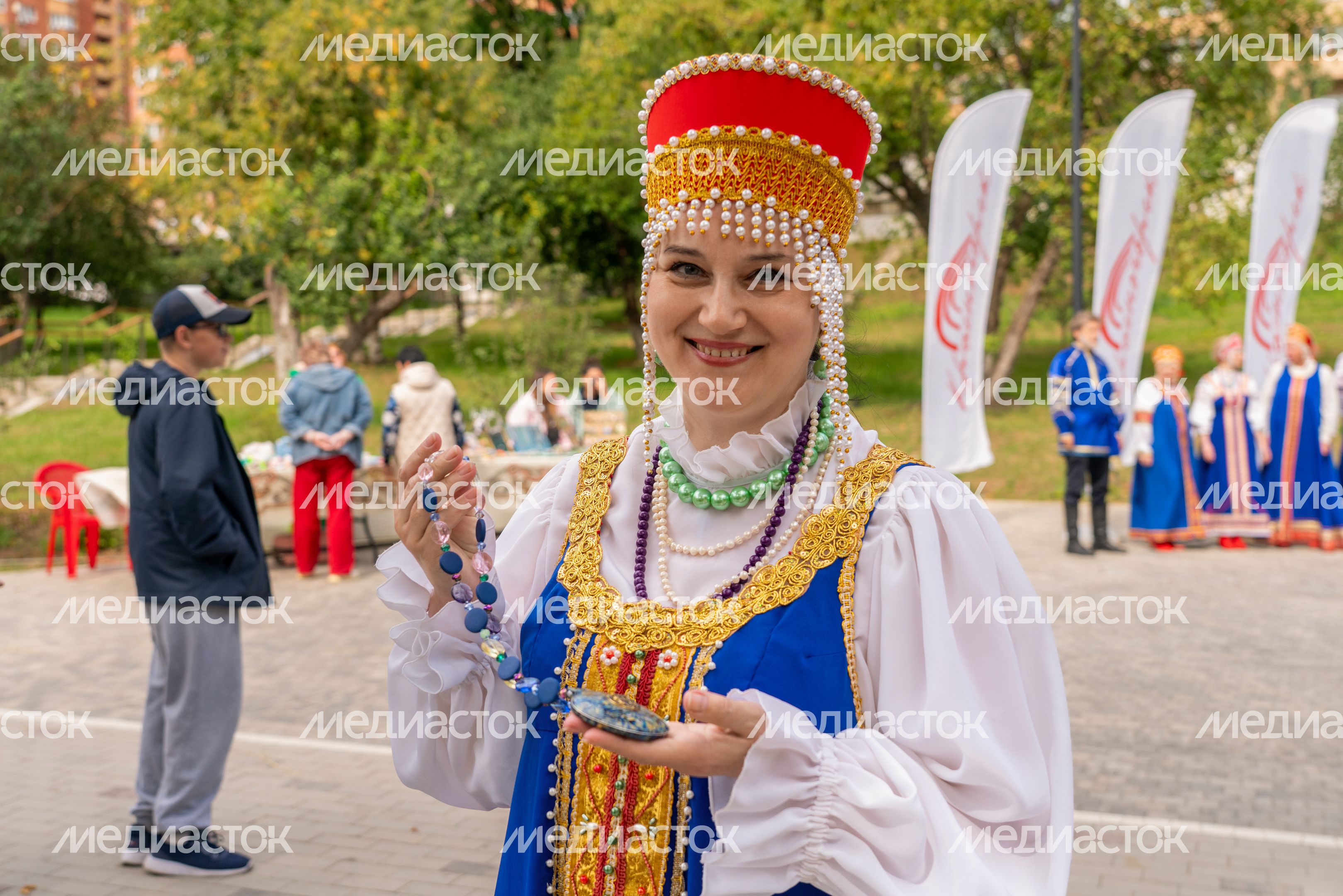 Ярмарка товаров народных промыслов на празднике Яблочного Спаса в Яблоневом сквере Красногорска Ярмарка товаров народных промыслов на празднике Яблочного Спаса в Яблоневом сквере Красногорска