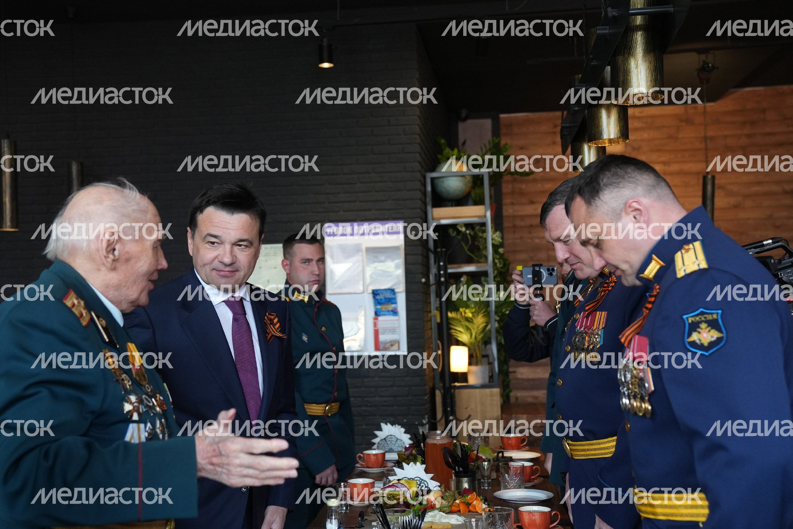 Встреча губернатора Подмосковья с ветеранами Великой Отечественной войны и офицерами, принимавшими участие в спецоперации