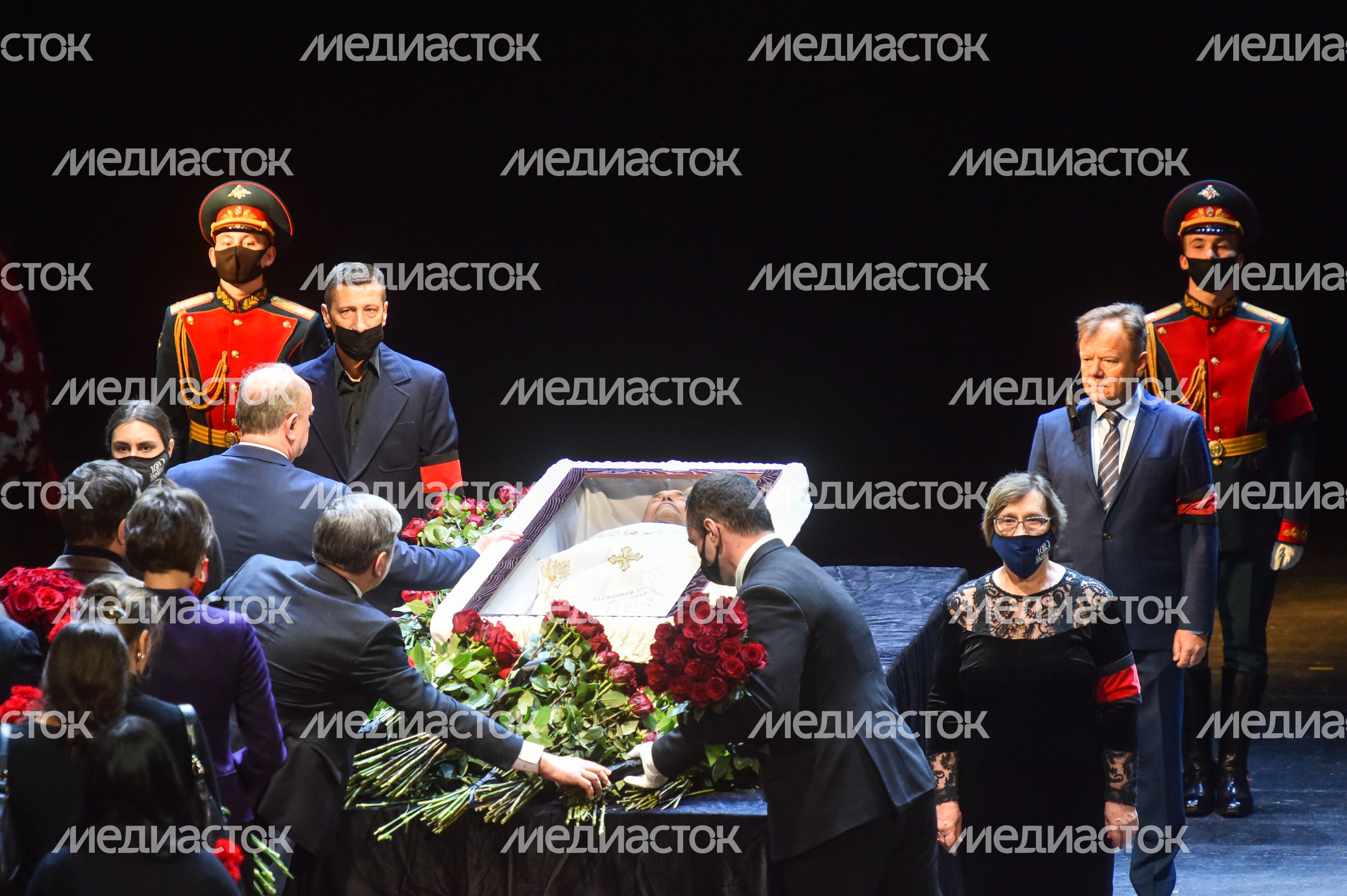 Церемония прощания с актером Василием Лановым в московском театре имени Вахтангова