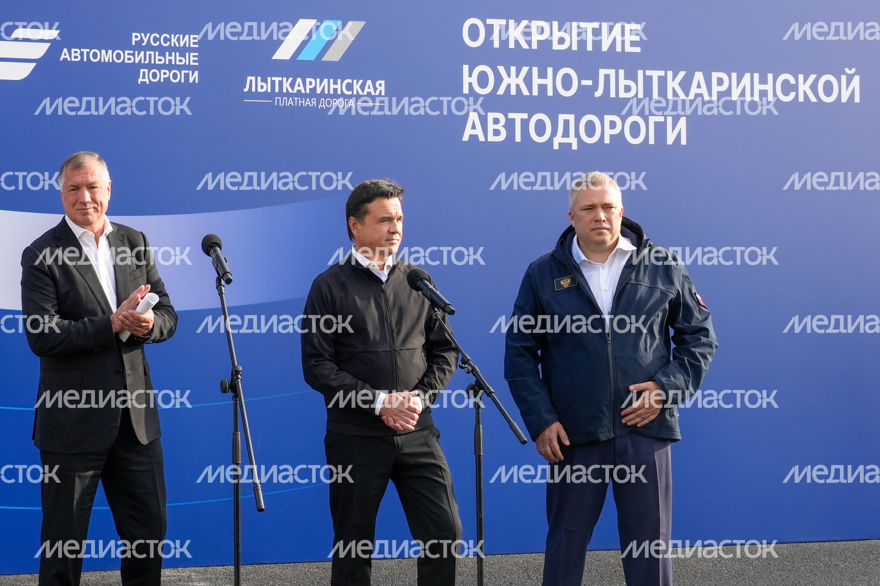 Губернатор Андрей Воробьев и зампред Правительства РФ Марат Хуснуллин дали старт рабочему движению по участку ЮЛА Губернатор Андрей Воробьев и зампред Правительства РФ Марат Хуснуллин дали старт рабочему движению по участку ЮЛА