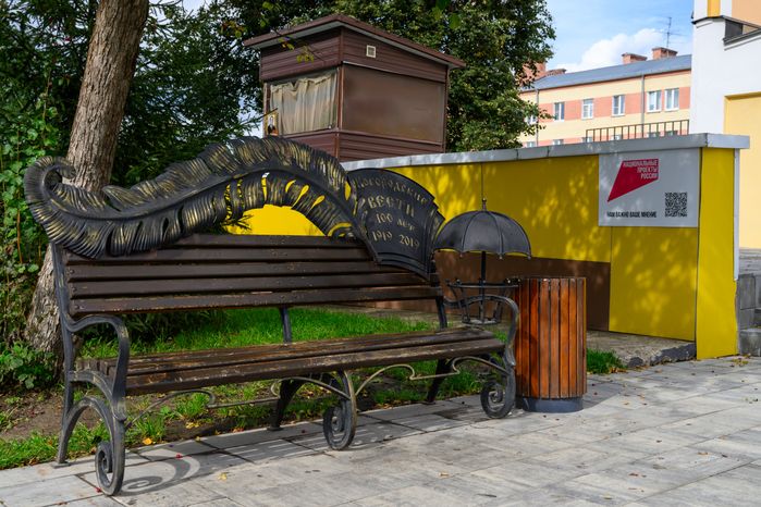 Лавочка «Богородские вести» в сквере Бугрова после благоустройства в Ногинске Богородского округа