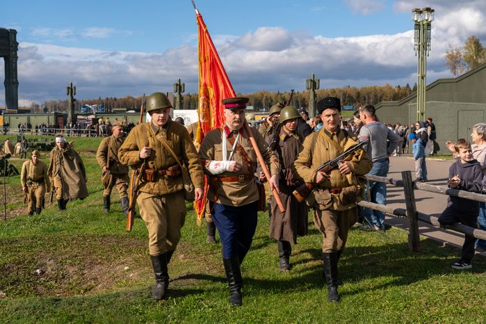 Военно-историческая реконструкция «Последний провыв. Суровая осень 41-го года» в Центральном парке «Патриот»