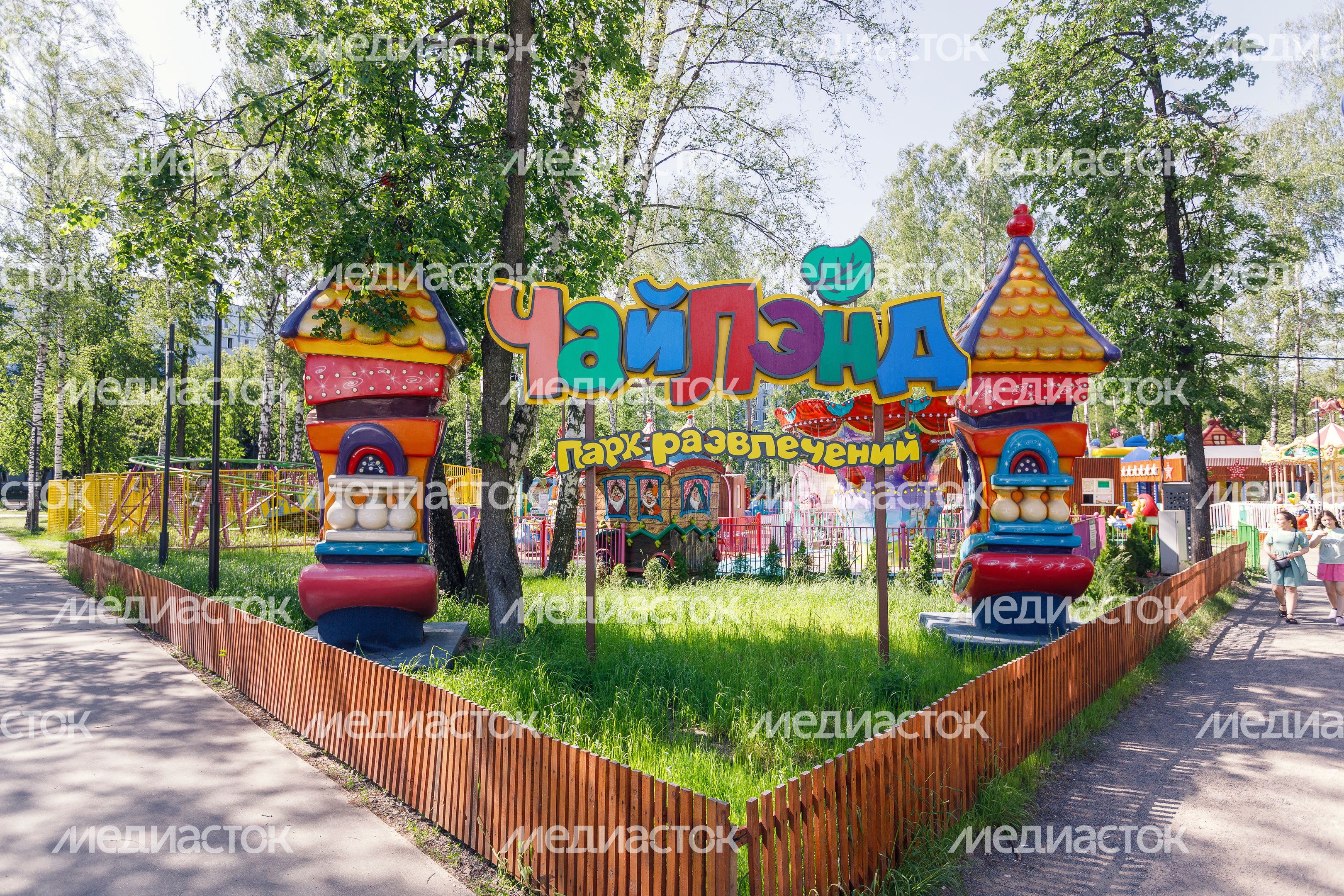 Аттракционы в Центральном парке культуры и отдыха «Пушкинский» в Пушкино летом Аттракционы в Центральном парке культуры и отдыха «Пушкинский» в Пушкино летом