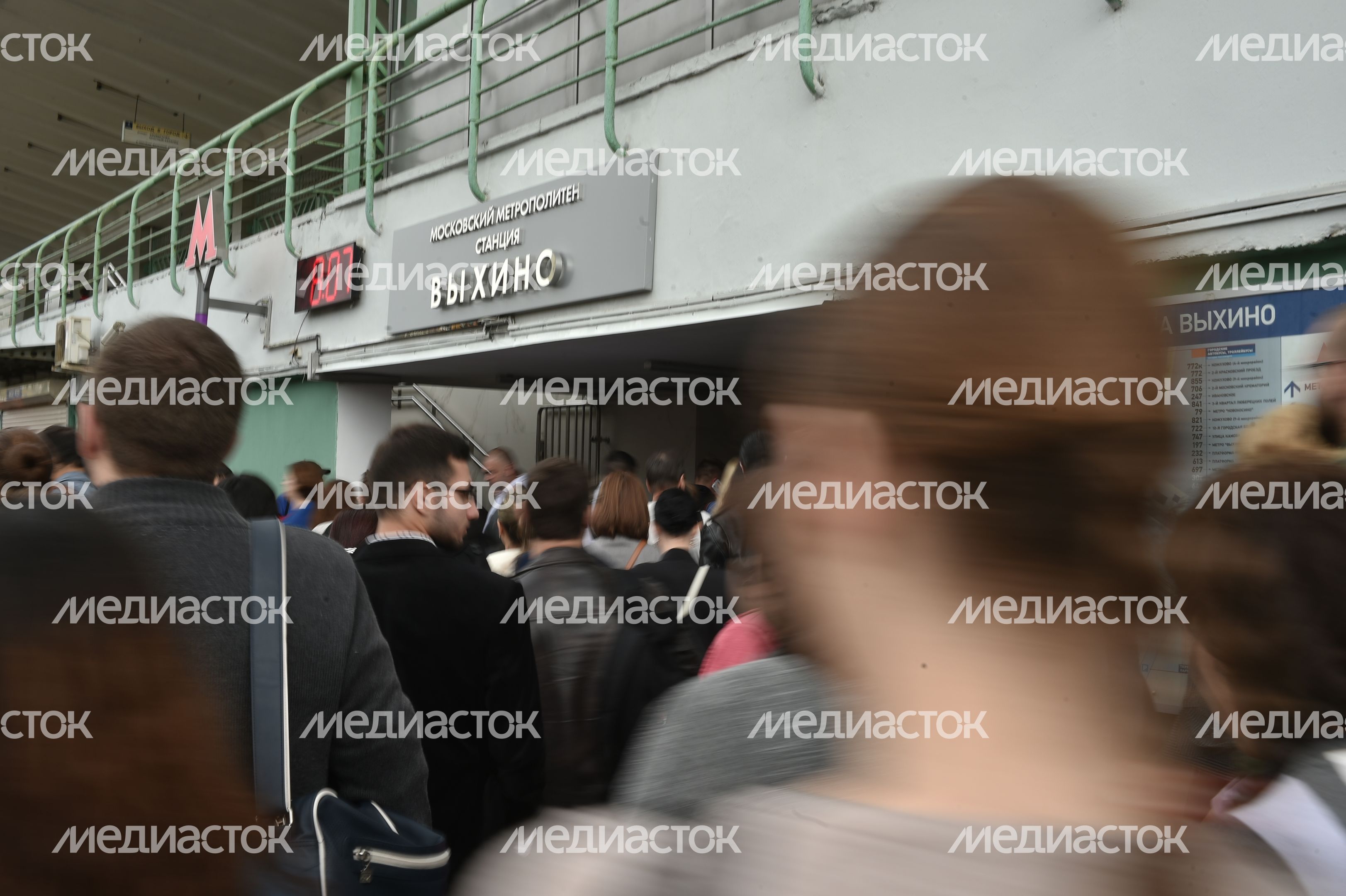 Транспортный коллапс из-за пожара возле станции «Выхино» в Москве