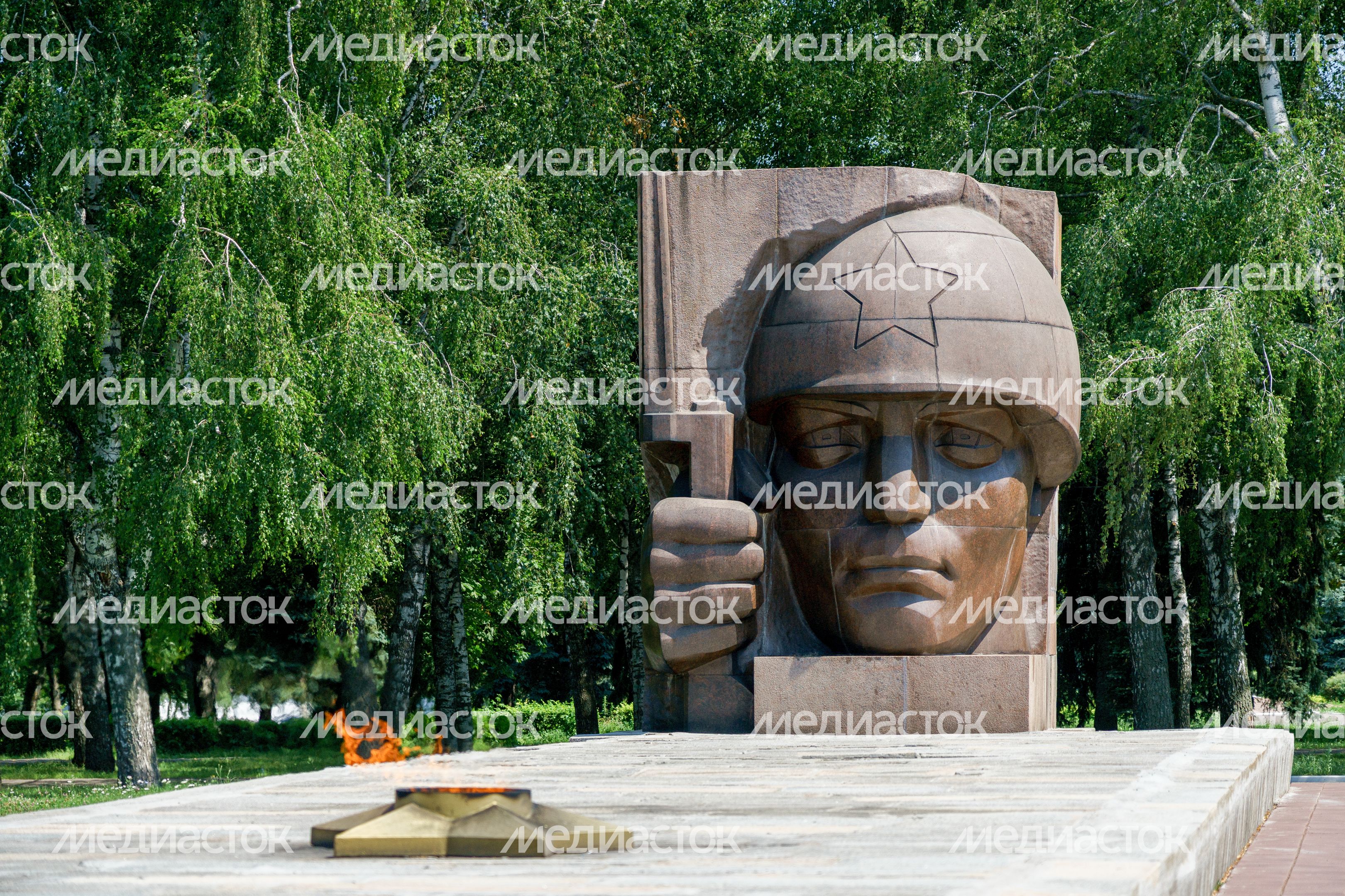 Мемориальный парк в Коломне летом Мемориальный парк в Коломне летом