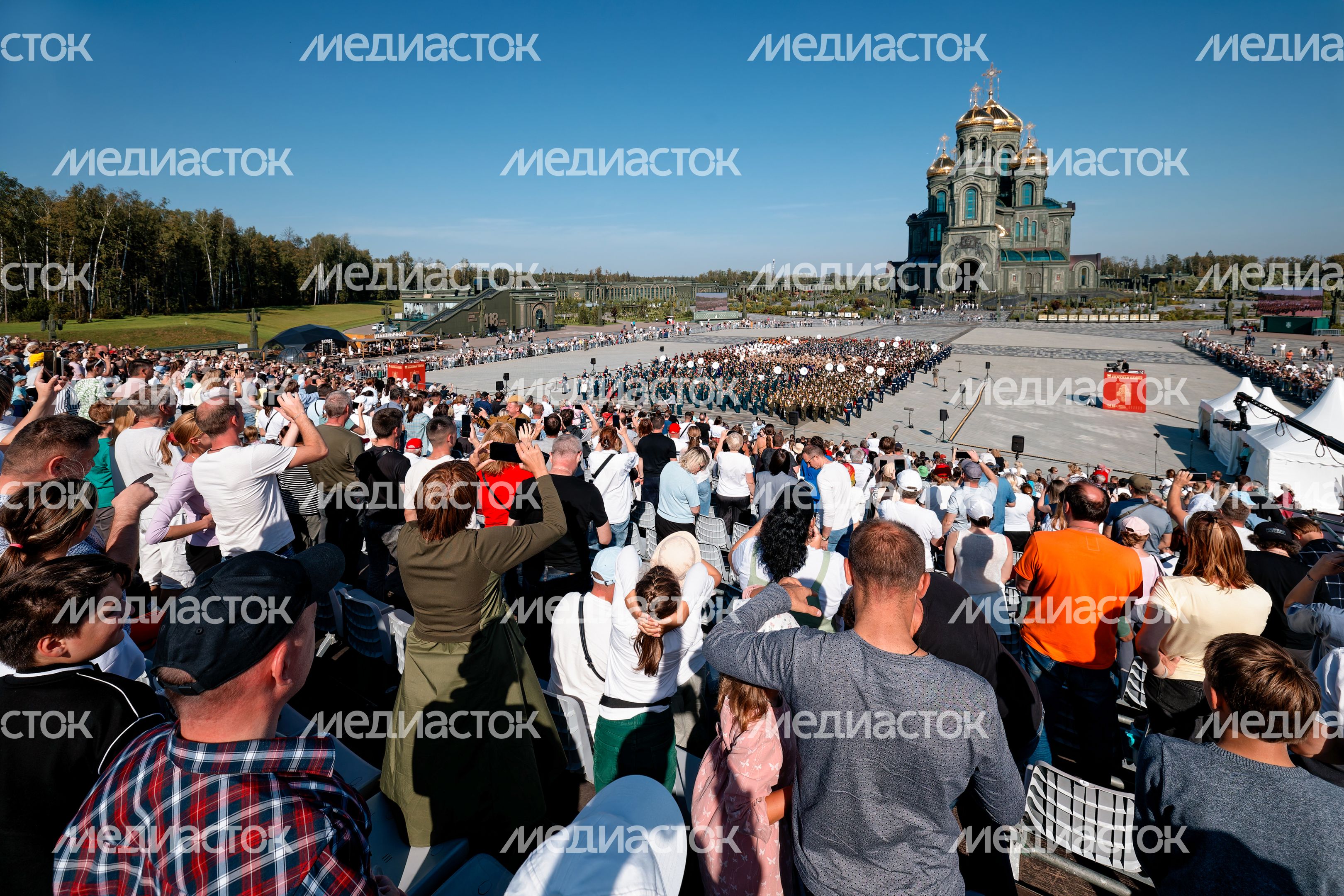 Лучшие военные оркестры силовых ведомств мира на военно-музыкальном фестивале «Спасская башня» у Главного храма ВС РФ