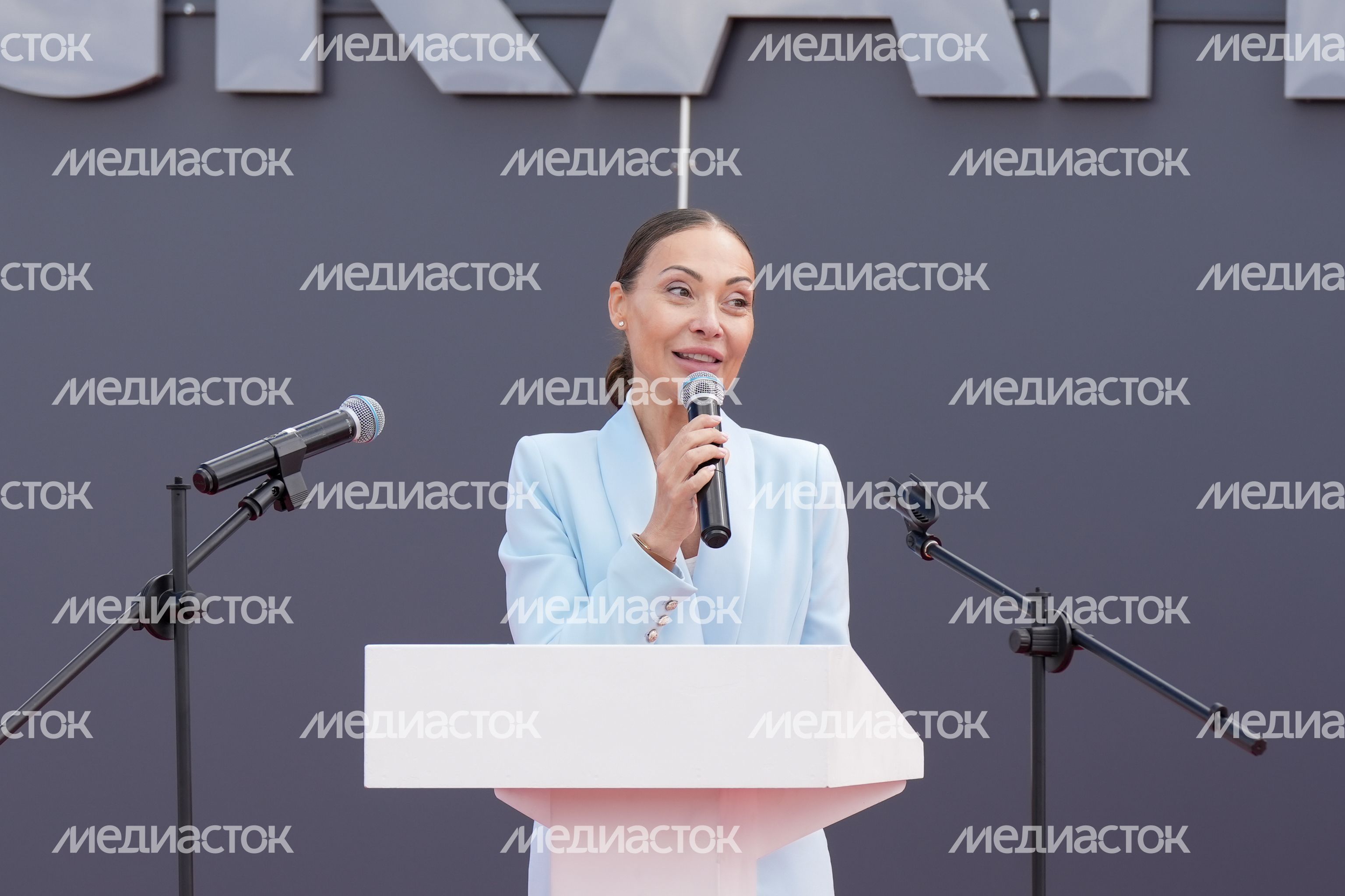 Анна Михолап на открытии высокотехнологичного комплекса для досмотра грузовых контейнеров в Чехове Анна Михолап на открытии высокотехнологичного комплекса для досмотра грузовых контейнеров в Чехове
