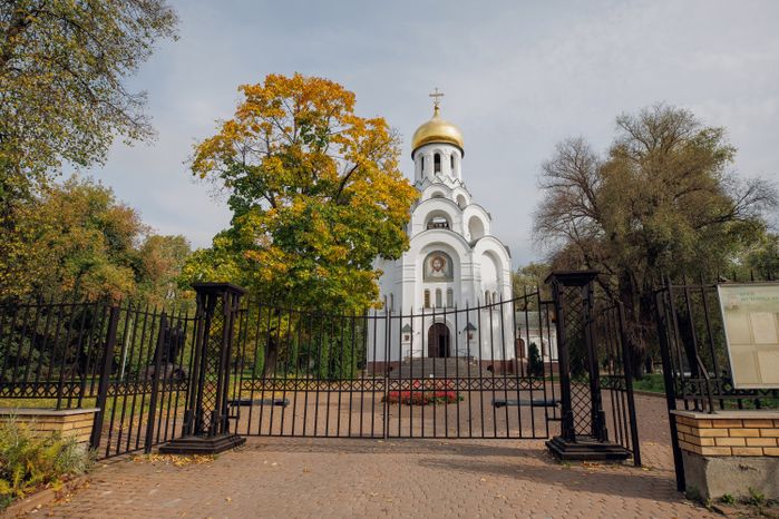Церковь Виктора Воина на территории усадьбы Белая дача в Котельниках