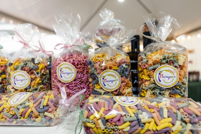 Продукция местных фермеров на ярмарке подмосковных брендов «100% Подмосковье. Встречаем осень» в Красногорске