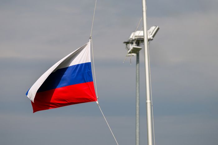 Поднятие флага на соревнованиях по гребному слалому Летней спартакиады молодежи в поселке Богородское