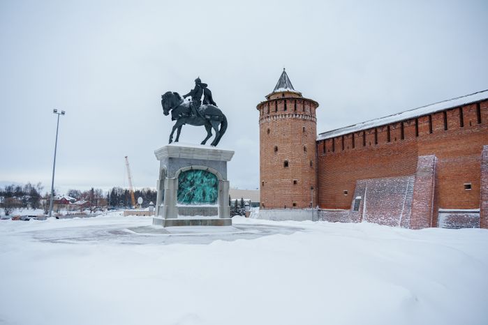 Памятник Дмитрию Донскому у Коломенского кремля