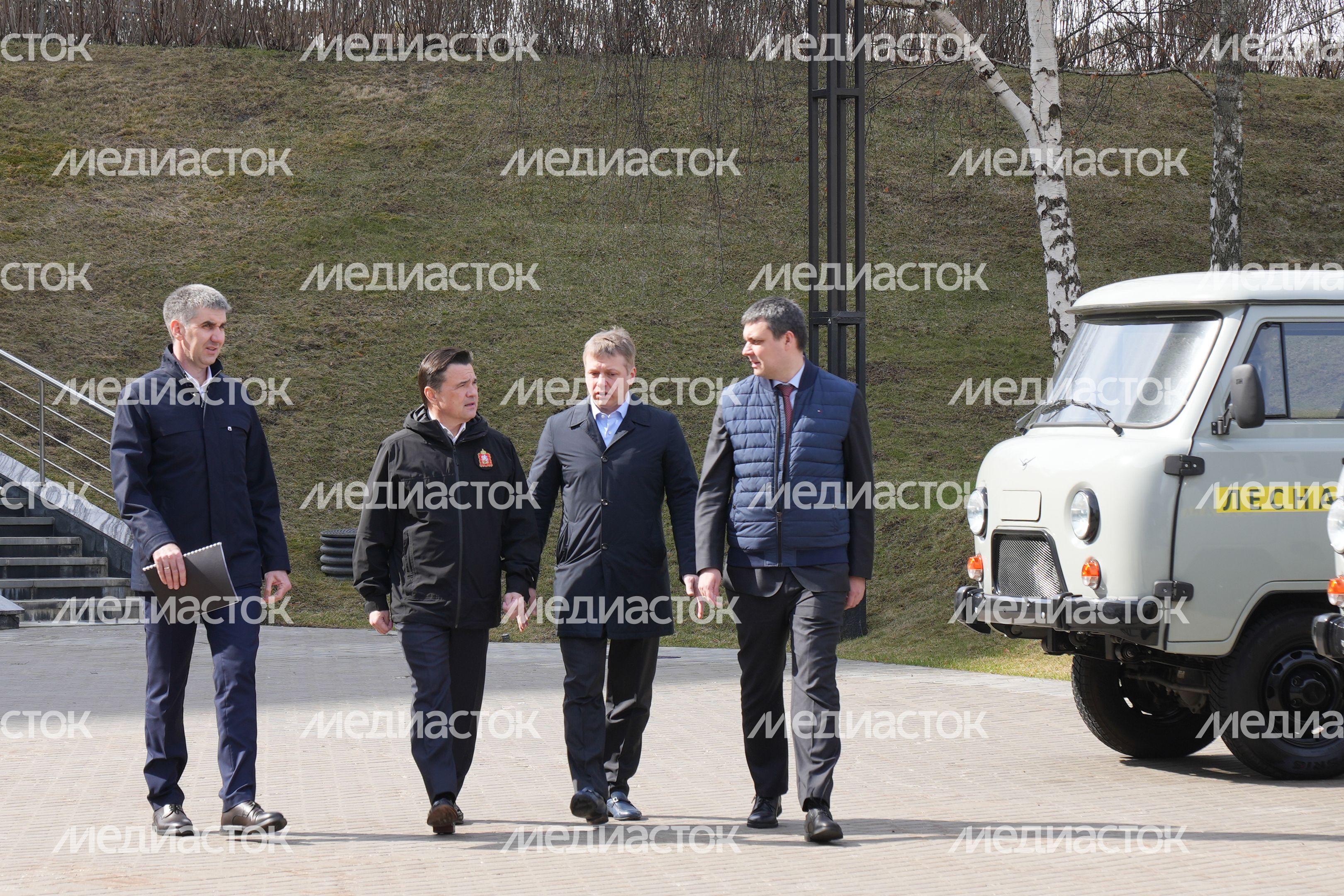 Андрей Воробьев и глава Рослесхоза передали в подмосковные лесничества новую спецтехнику Андрей Воробьев и глава Рослесхоза передали в подмосковные лесничества новую спецтехнику