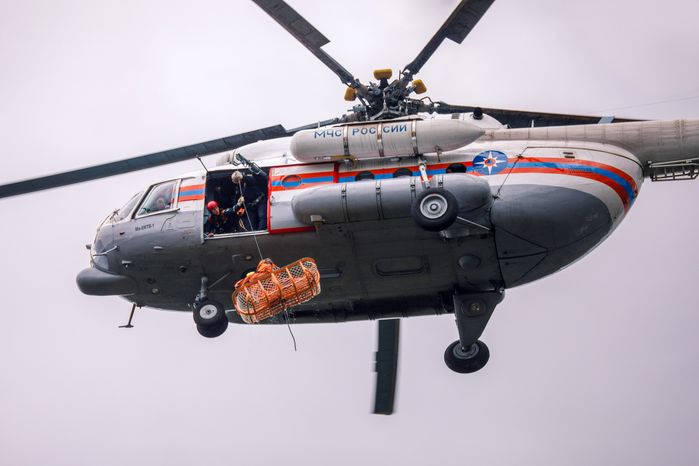 Тренировка эвакуации космонавтов из озера на борт вертолета