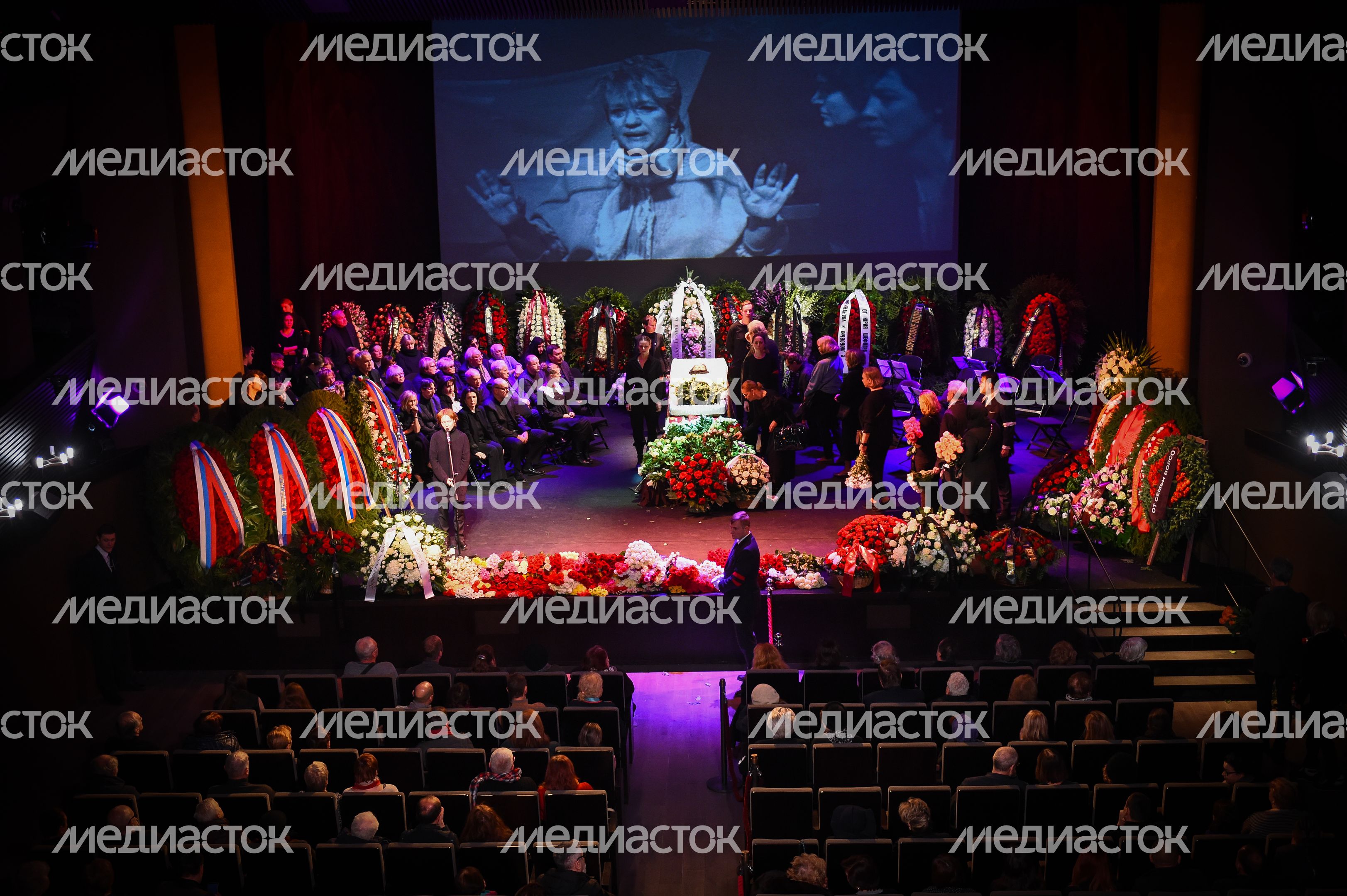 Церемония прощания с Галиной Волчек