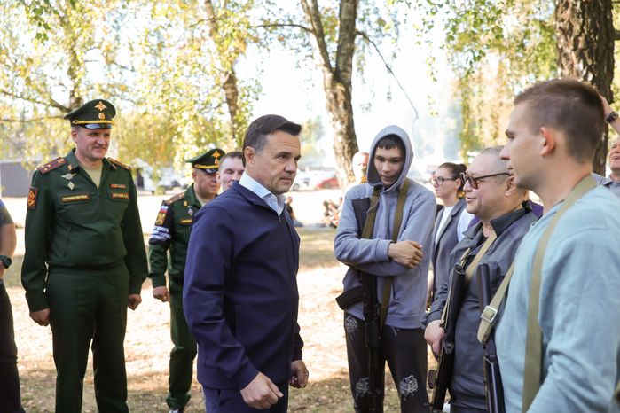 Андрей Воробьев проверил работу пункта отбора на военную службу по контракту в Балашихе