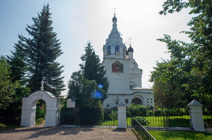 Летние виды церкви Сергия Радонежского в Комягино