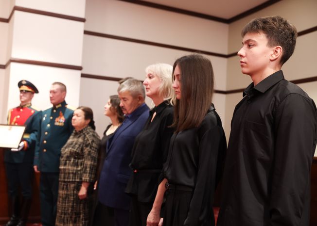 Семье подполковника Андрея Кулакова передали Золотую Звезду Героя России