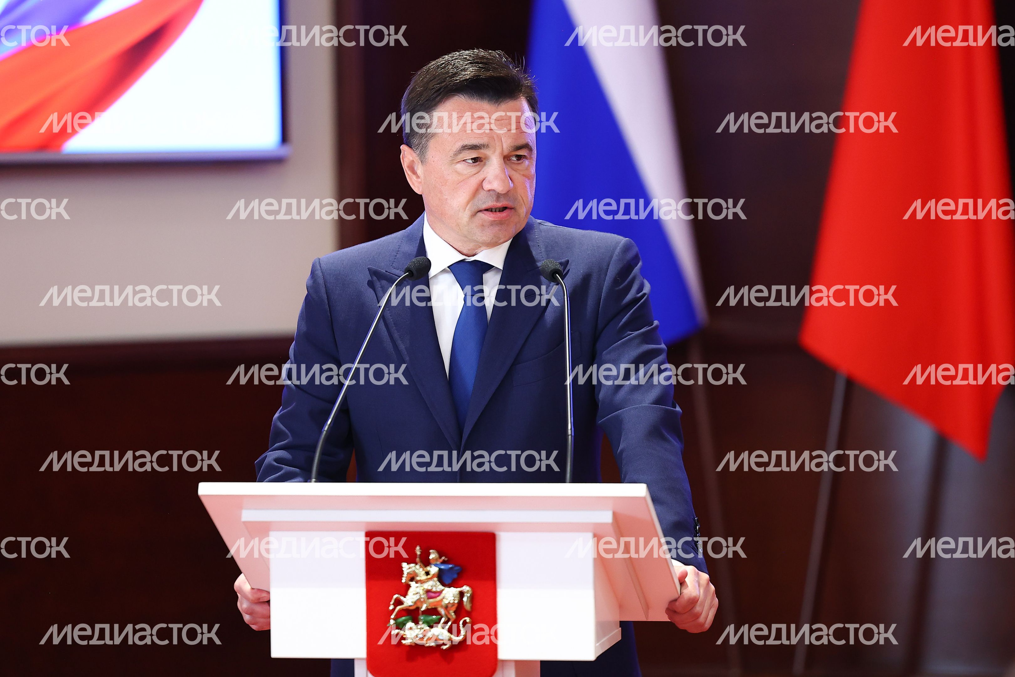 Андрей Воробьев наградил подростков, спасших людей в «Крокусе», а также работников образования и культуры