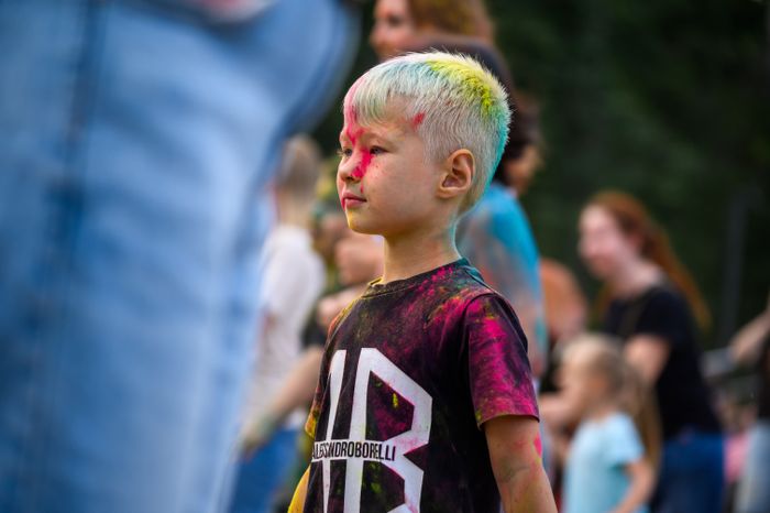 Фестиваль красок Holi Dance в Наташинском парке в Люберцах