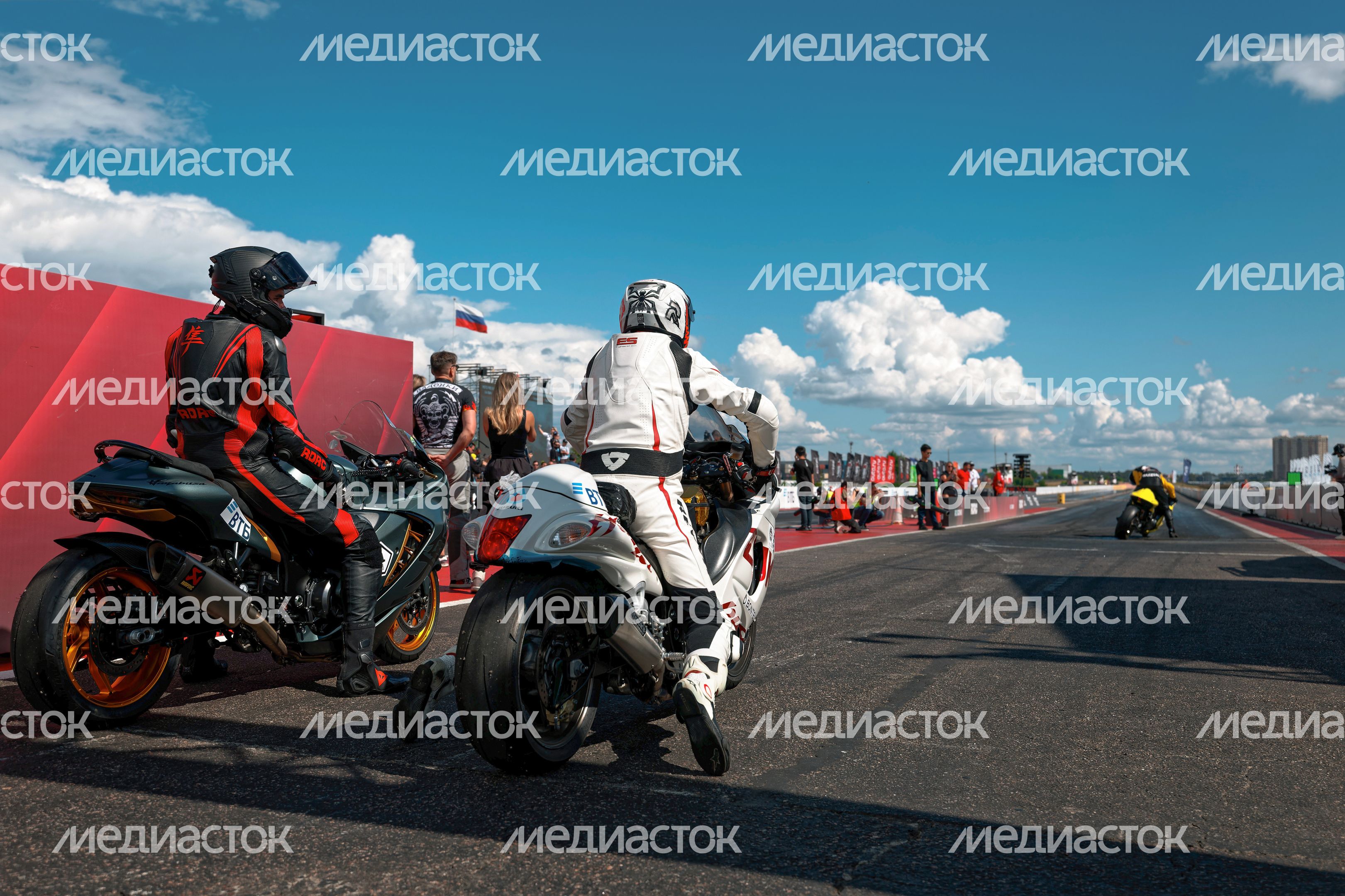 Чемпионат и Кубок России по дрэг-рейсингу RDRC 2026. Заезд мотоциклов на автодроме RDRC Racepark в Раменском округе Чемпионат и Кубок России по дрэг-рейсингу RDRC 2026. Заезд мотоциклов на автодроме RDRC Racepark в Раменском округе