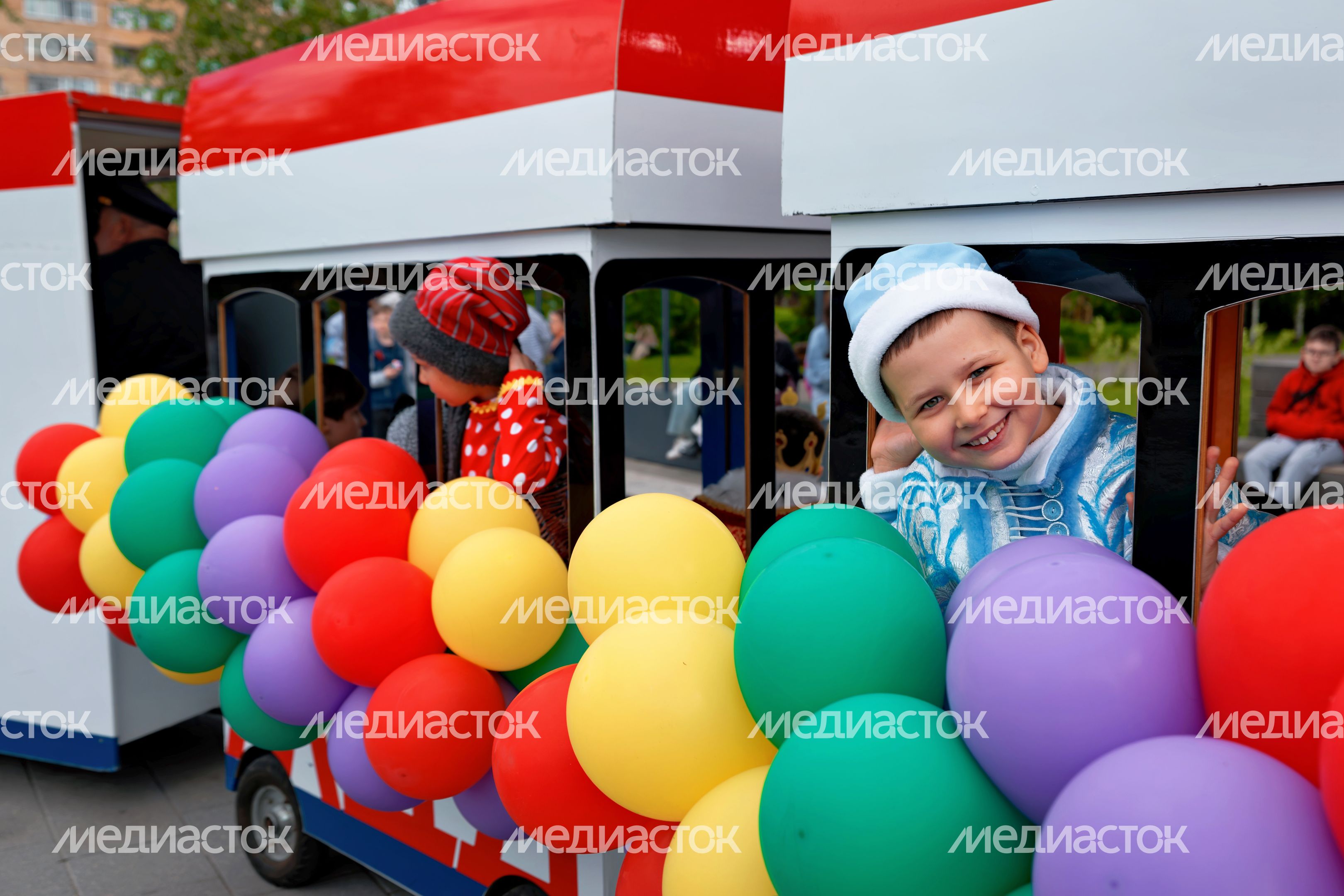 Костюмированное шествие в Центральном парке Лобни на закрытии XXX Театрального фестиваля «Русская классика» Костюмированное шествие в Центральном парке Лобни на закрытии XXX Театрального фестиваля «Русская классика»