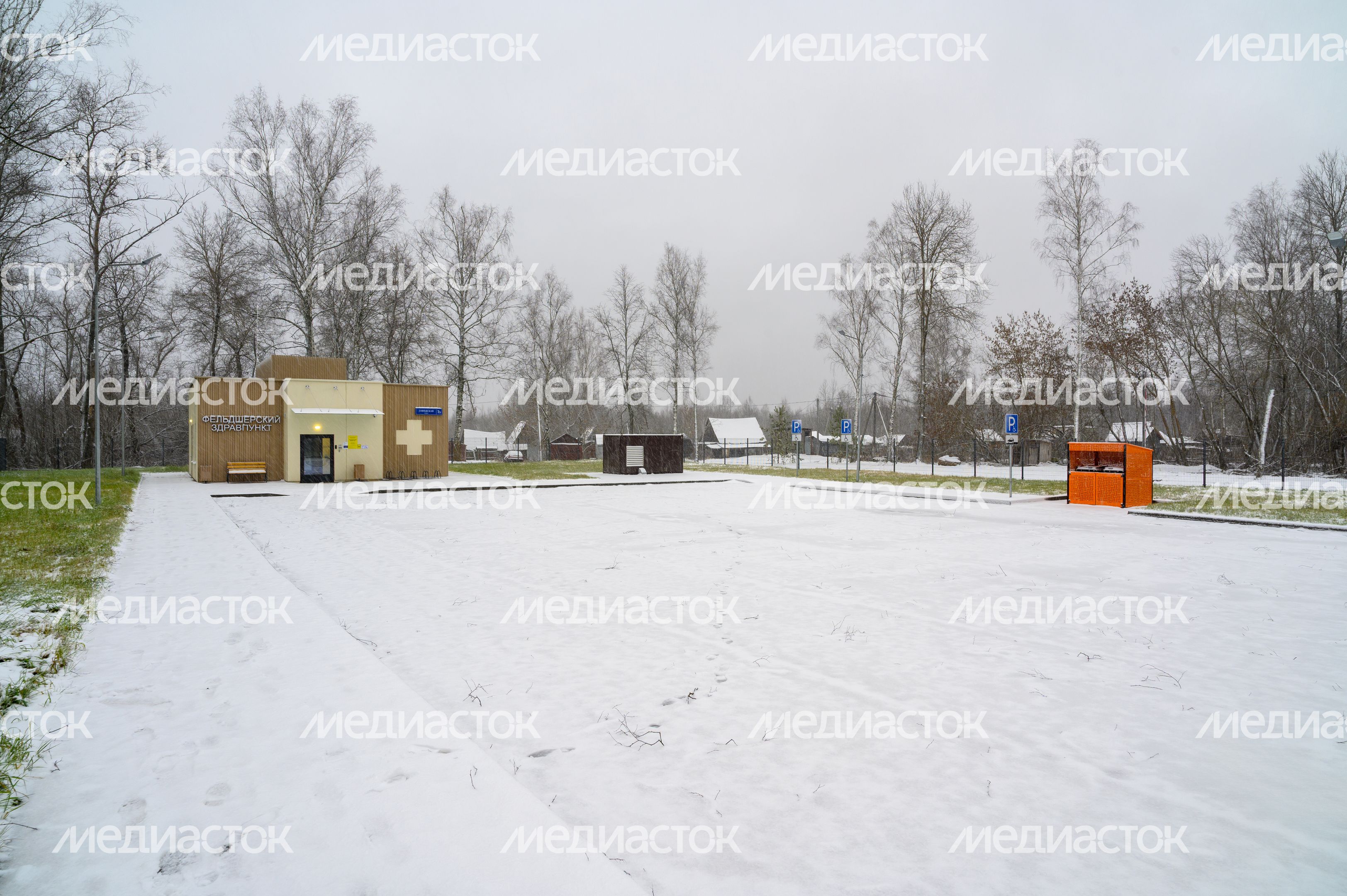 Парковка для автомобилей у фельдшерского здравпункта поселка Пустоши округа Шатура Парковка для автомобилей у фельдшерского здравпункта поселка Пустоши округа Шатура
