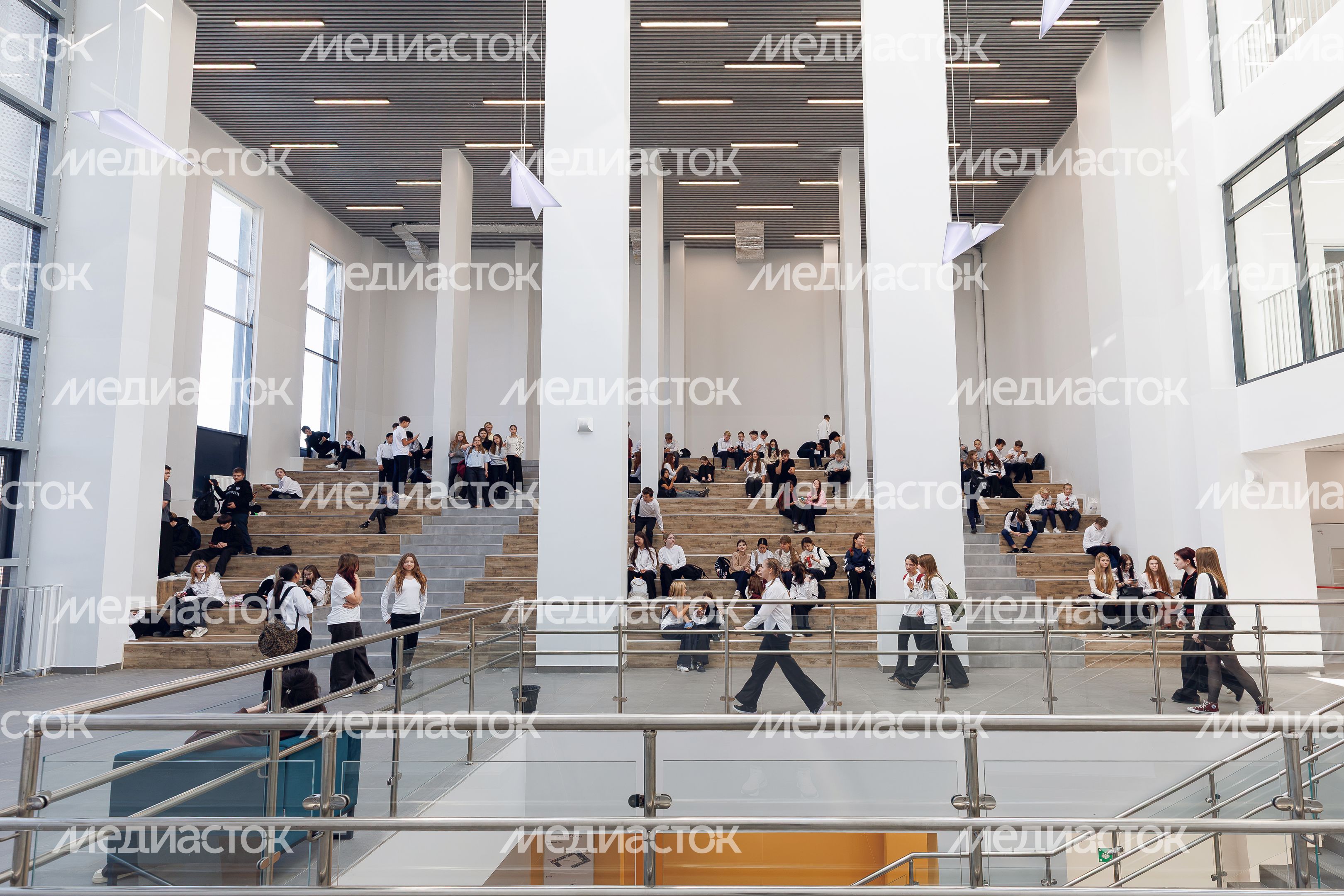 Пространство для отдыха в новой средней школе №20 на 1100 мест в микрорайоне Подрезково города Химки Пространство для отдыха в новой средней школе №20 на 1100 мест в микрорайоне Подрезково города Химки