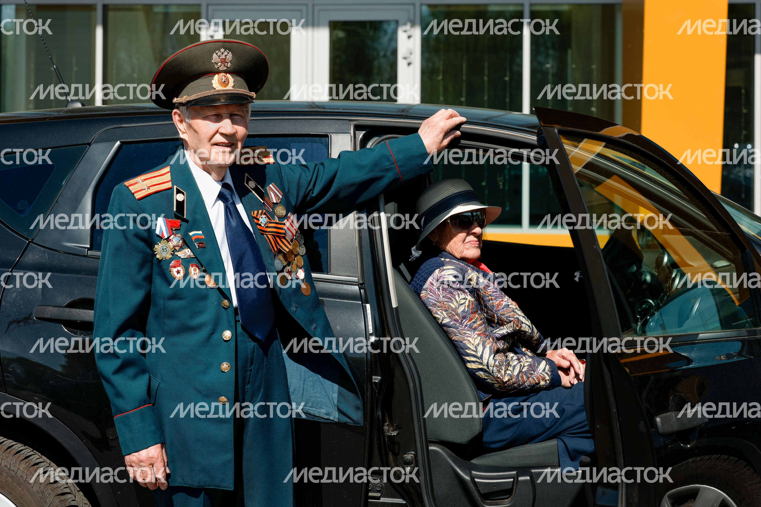 Ветеран Анатолий Васильевич Зуев на открытии фотовыставки проекта «Китель Победы» в Горках-2 Одинцовского округа