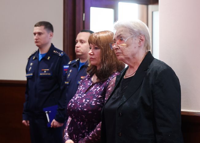 Родственникам легендарного лётчика Николая Терёхина передали "Золотую Звезду" Героя России