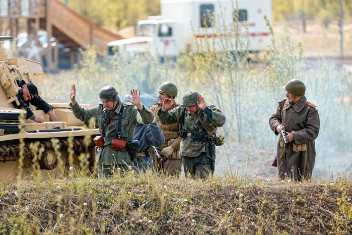Военно-историческая реконструкция боя Великой Отечественной войны с техникой и авиацией в парке «Патриот» Одинцовского округа