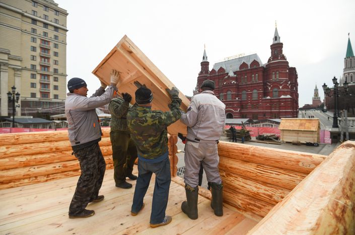 Монтаж инсталляций для фестиваля «Московская Масленица» на Манежной площади