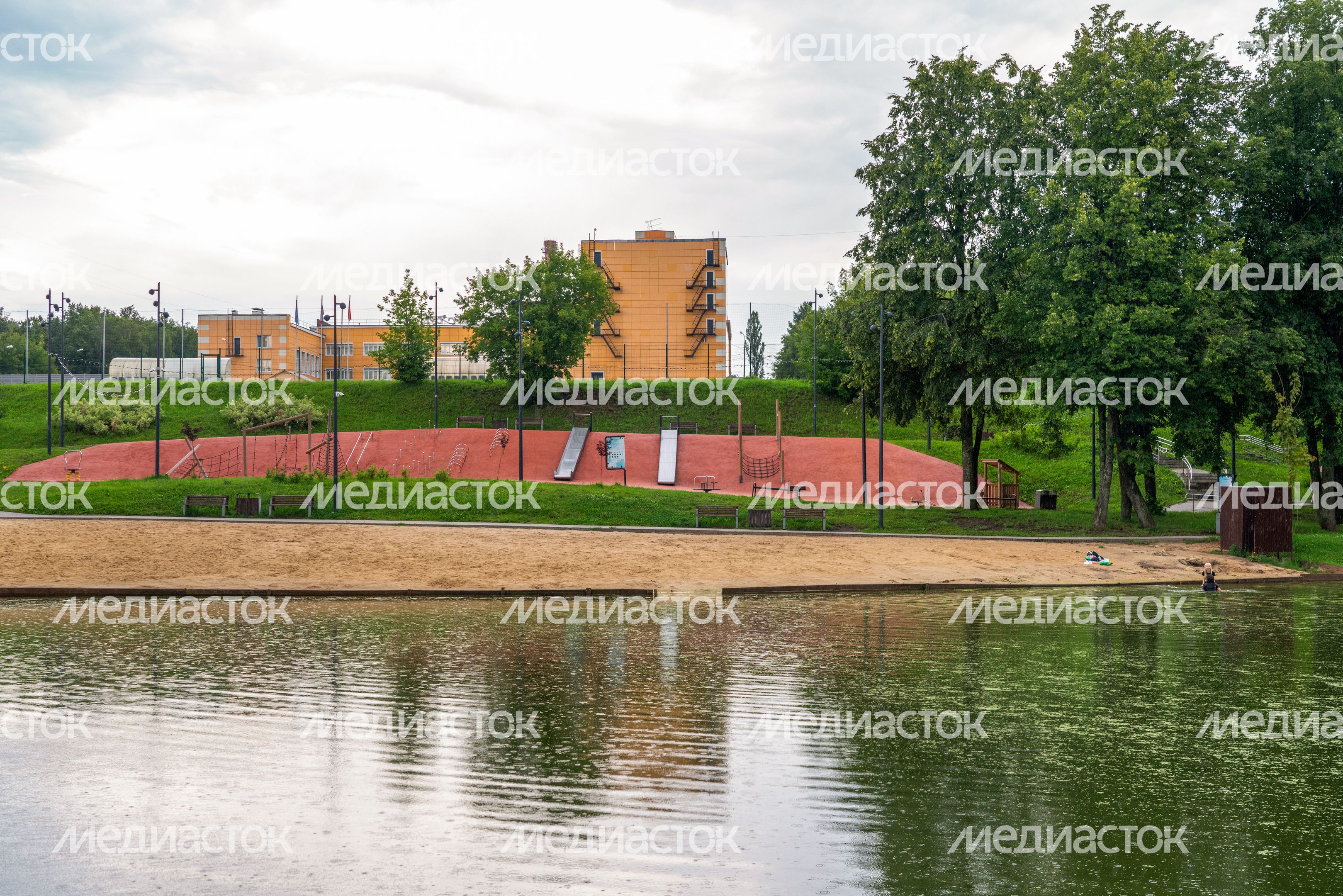 Каскад прудов на набережной реки Теребенки в Чехове