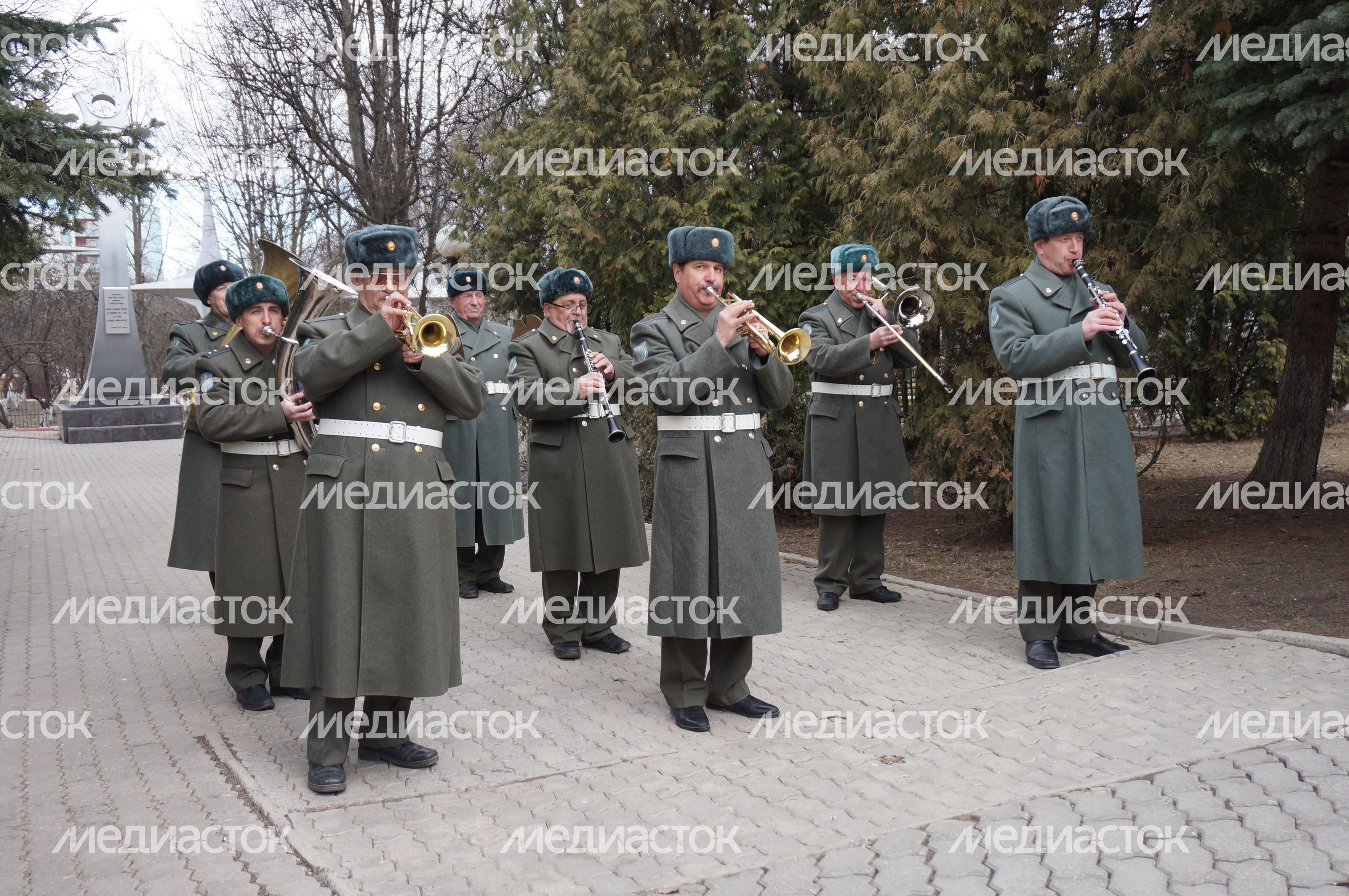Возложение цветов к памятнику Ю. Гагарину в Краснознаменске