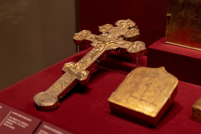 Ризница. Экспозиция Реликвия и сокровища Троице-Сергиева монастыря XI-XVII веков