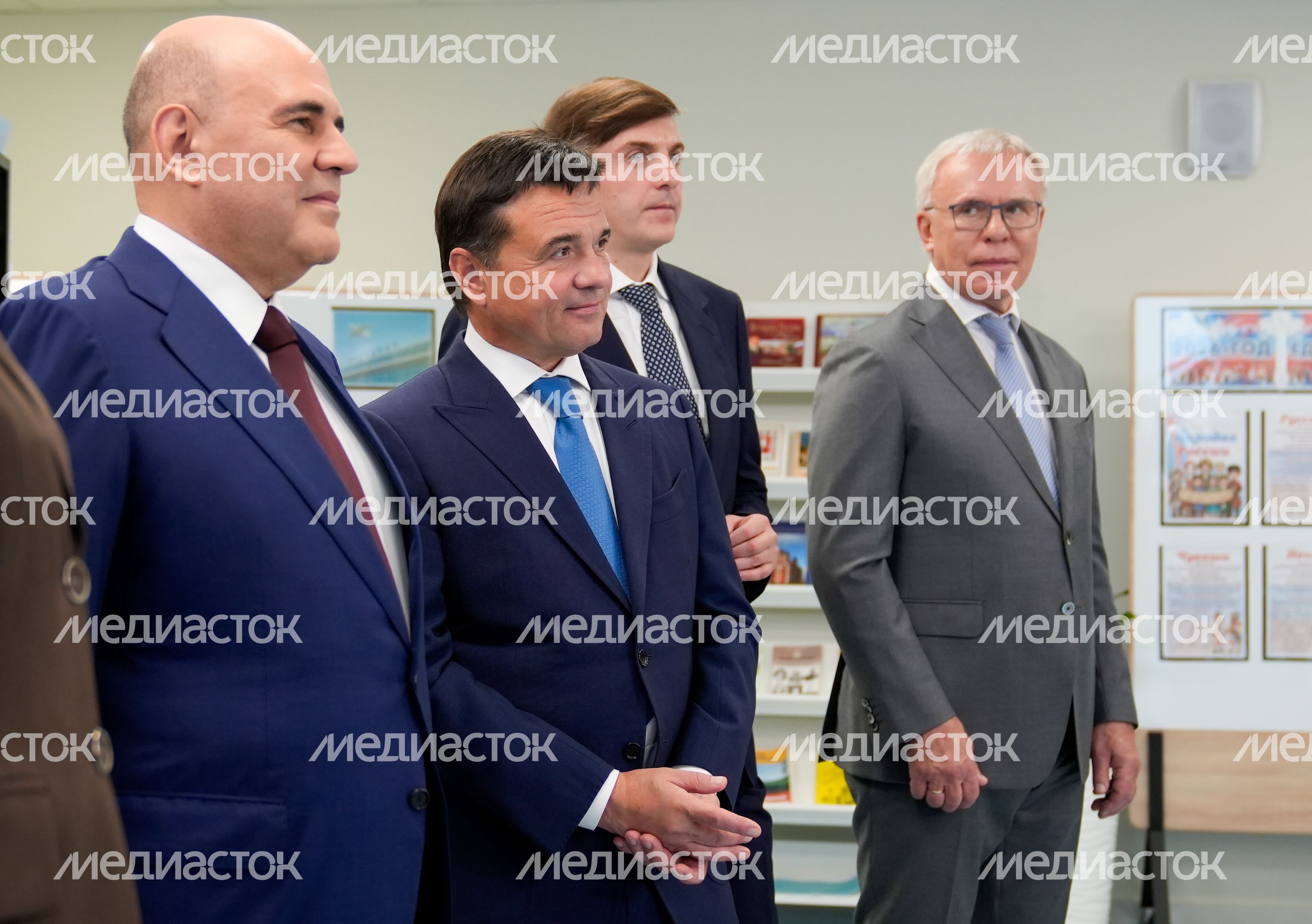 Михаил Мишустин, Андрей Воробьев и Сергей Кравцов поздравили с Днем знаний учеников и педагогов "Орбиты" Михаил Мишустин, Андрей Воробьев и Сергей Кравцов поздравили с Днем знаний учеников и педагогов "Орбиты"