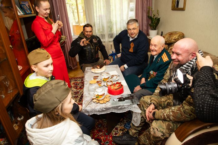 Визит Кирилла Григорьева к ветерану Великой Отечественной войны
