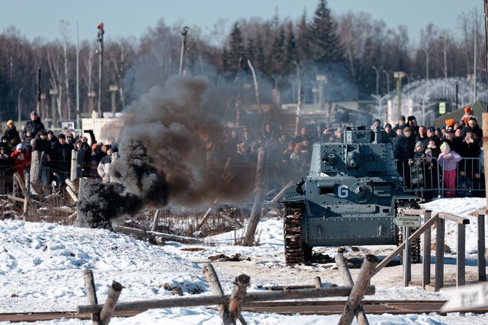 Военно-историческая реконструкция битвы за Сталинград у храма ВС РФ в Кубинке