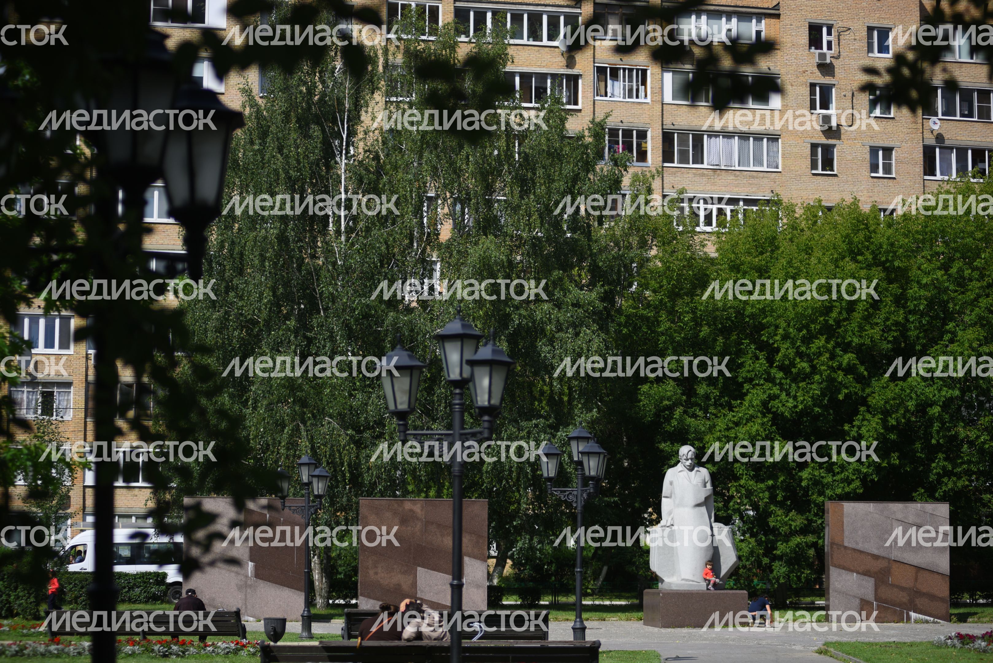 Памятник рабочему-строителю Пацаеву в Долгопрудном