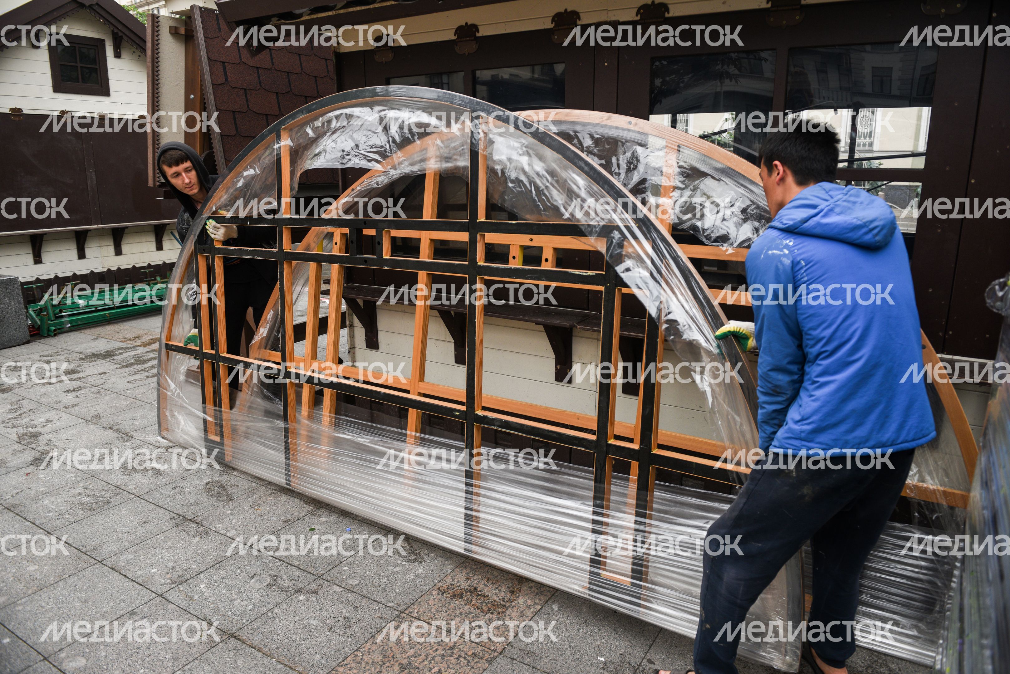 Подготовка площадок нового фестиваля Московское Лето Цветочный Джем